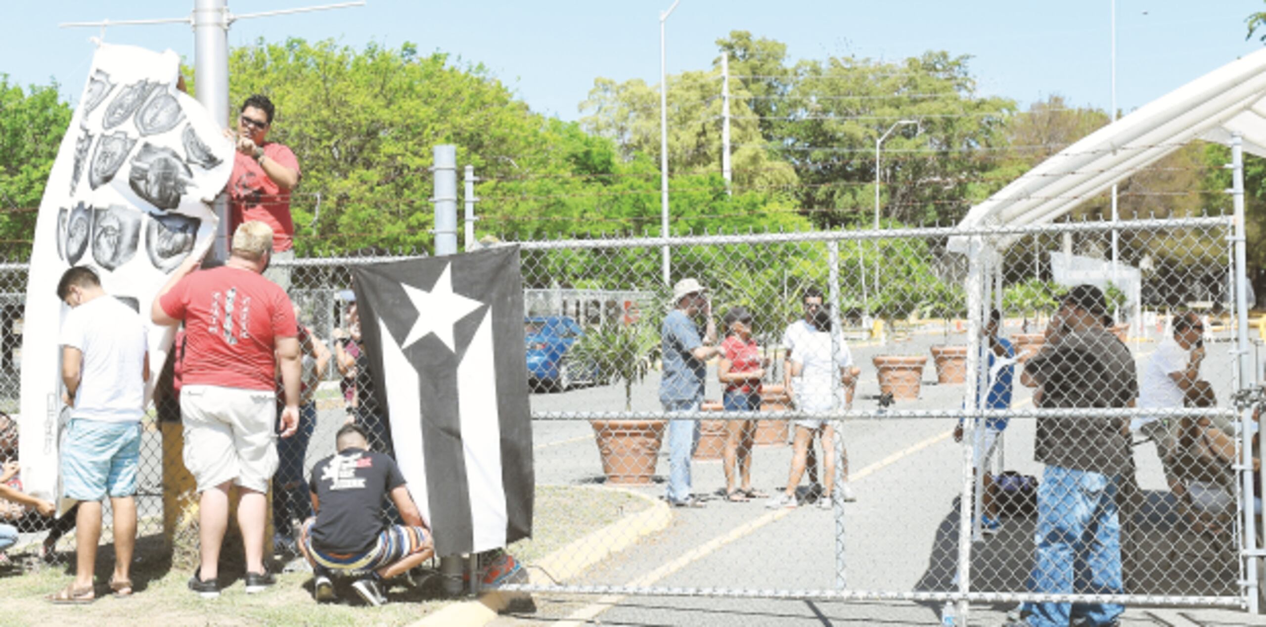 El grupo reclama una reforma universitaria y que se restaure la Comisión Ciudadana para auditar la deuda pública. (PARA SUROESTE / TONY ZAYAS)