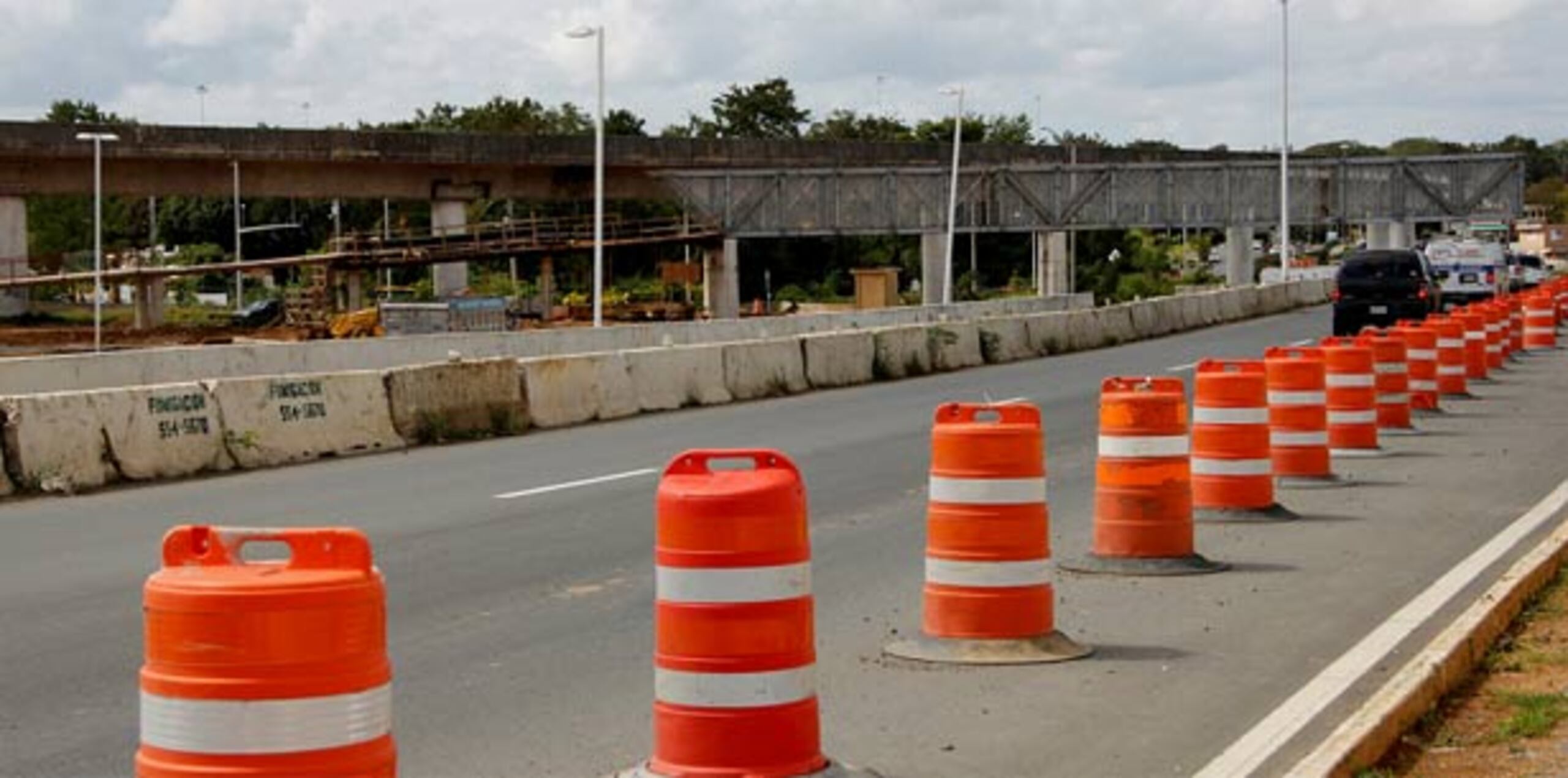 La Autoridad de Carreteras y Transportación (ACT) trabaja en más de 60 proyectos de rehabilitación, repavimentación y mejoras en puentes y carreteras. (Archivo)