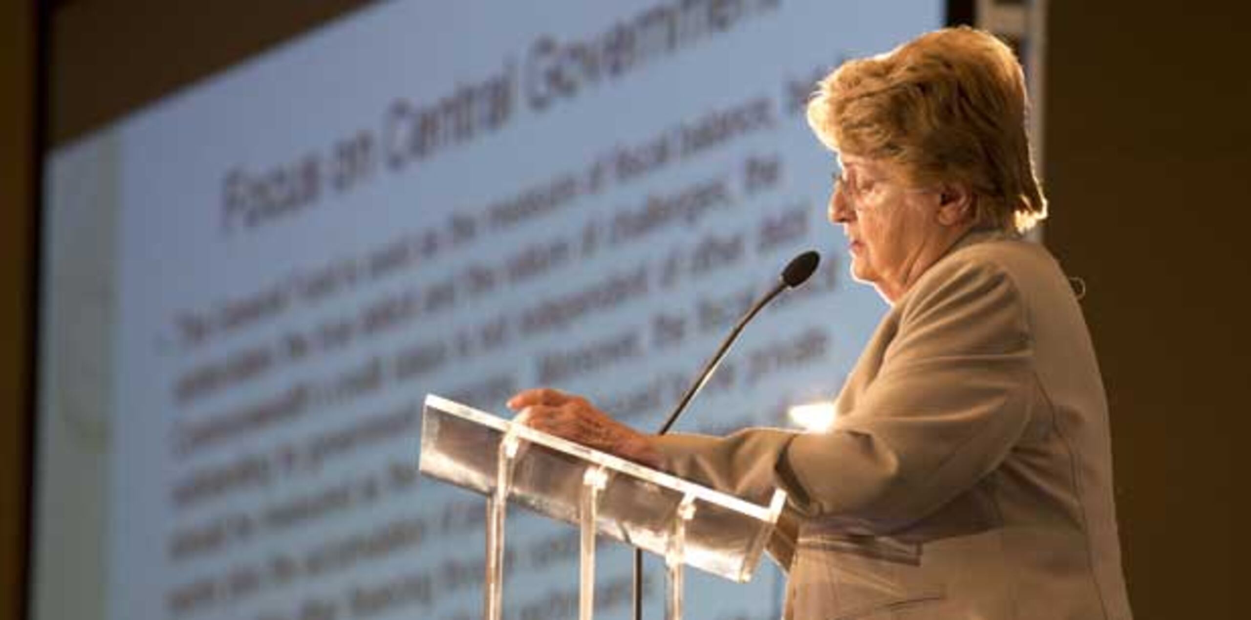 La economista Ann Krueger presentó el informe a funcionarios. (tonito.zayas@gfrmedia.com)