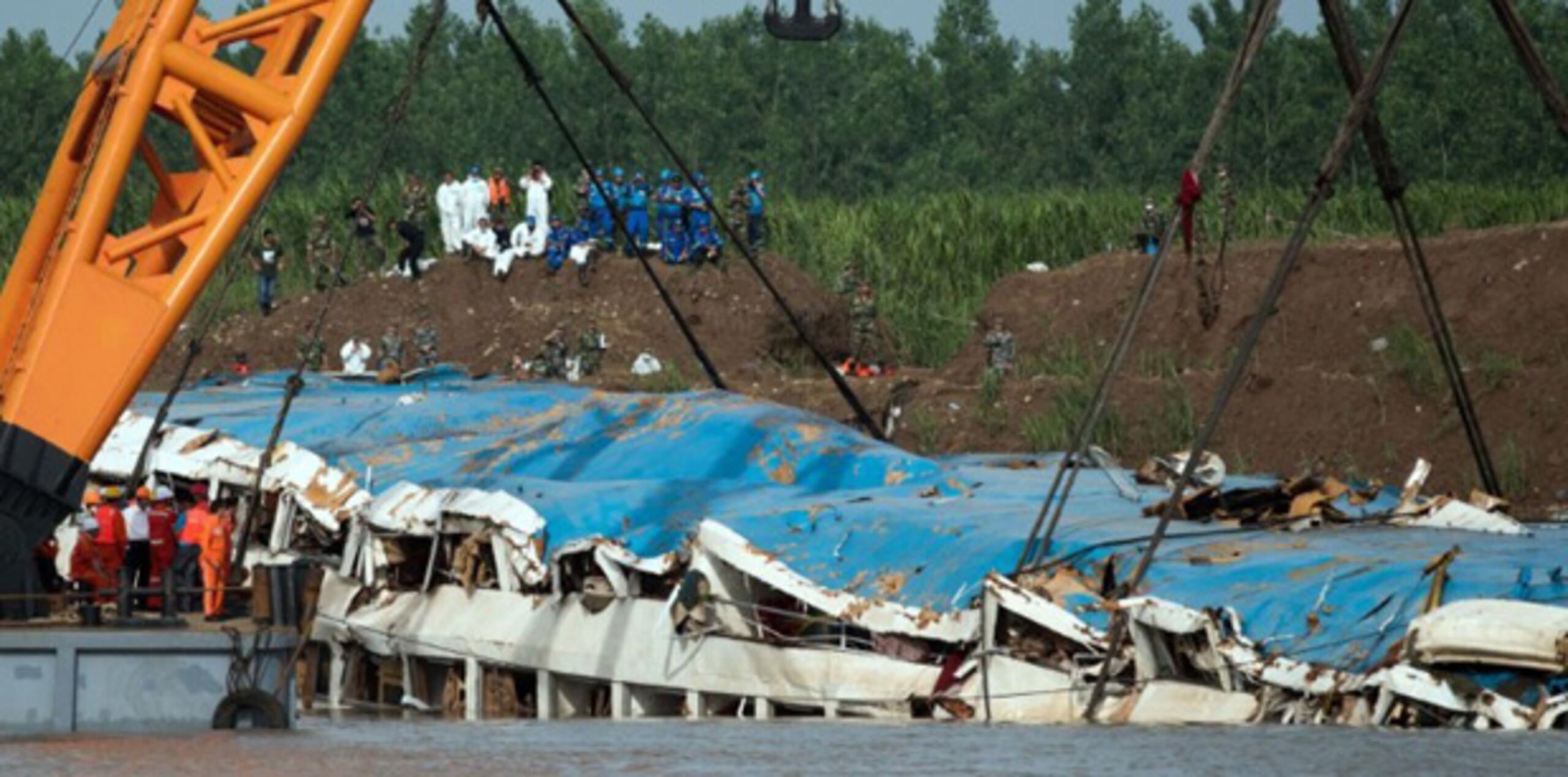 Por el momento se han recuperado 97 cadáveres. (AFP)