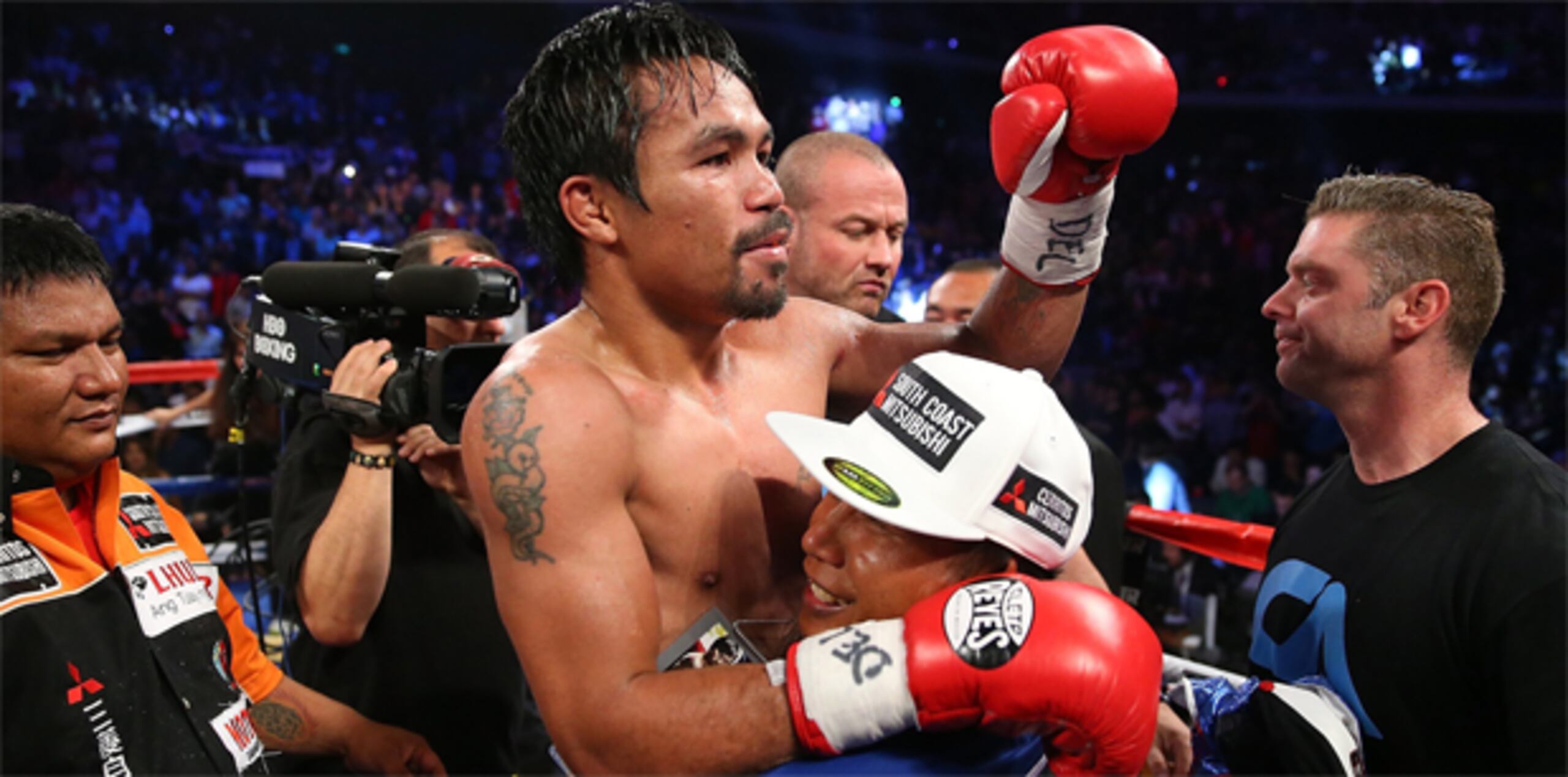 Al menos 32 demandas colectivas en el país sostienen que Pacquiao debería haber revelado que tenía una lesión en el hombro a los seguidores antes del combate. (Archivo)