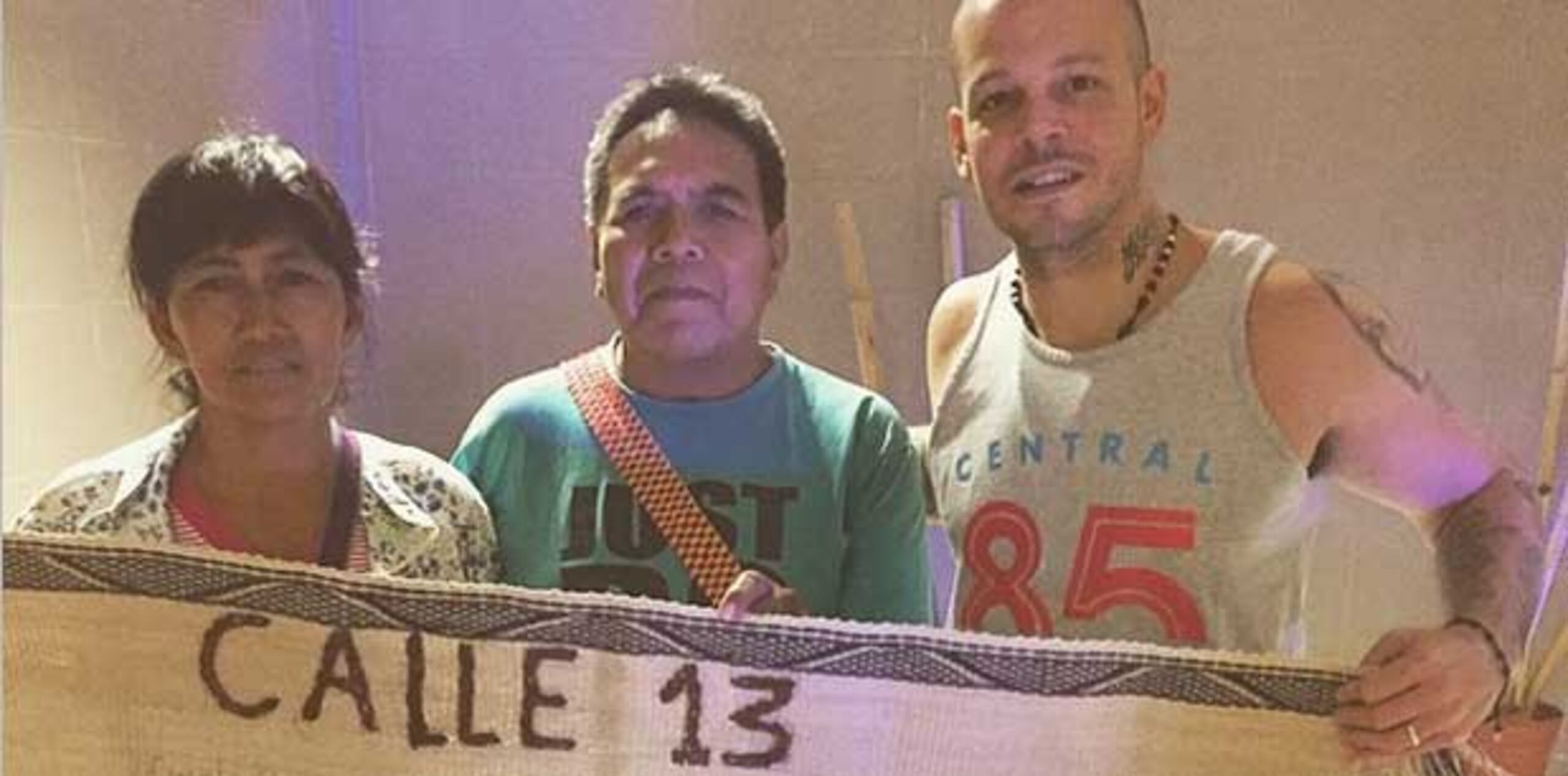 René Pérez, de Calle 13, visitó a la comunidad wichi, a la que le dio voz en su concierto en Salta. (Instagram)