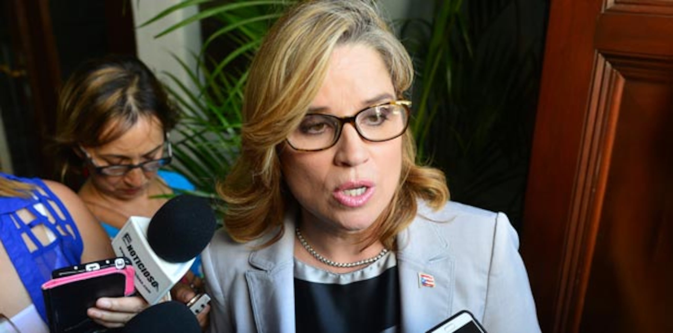 Carmen Yulín Cruz también pidió al gobernador la reestructuración de la deuda pública y recomendó la creación de un cuerpo de agentes municipales para ayudar a aumentar la captación del IVU. (luis.alcaladelolmo@gfmredia.com)