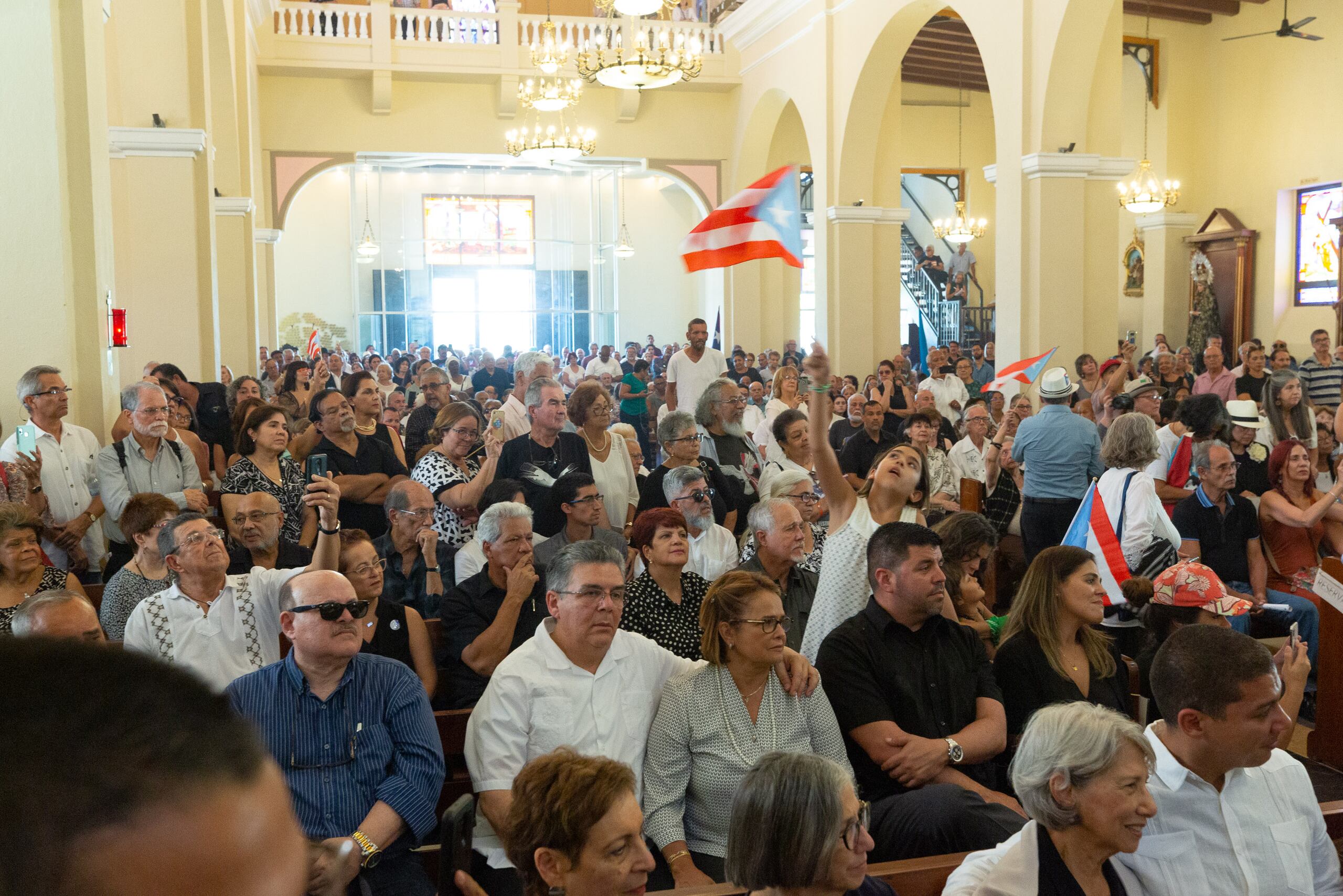 Cientos de personas estuvieron presentes en la misa de despedida de Rafael Cancel Miranda. 