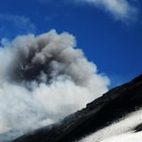 Argentina mantiene alerta naranja por volcán Copahue