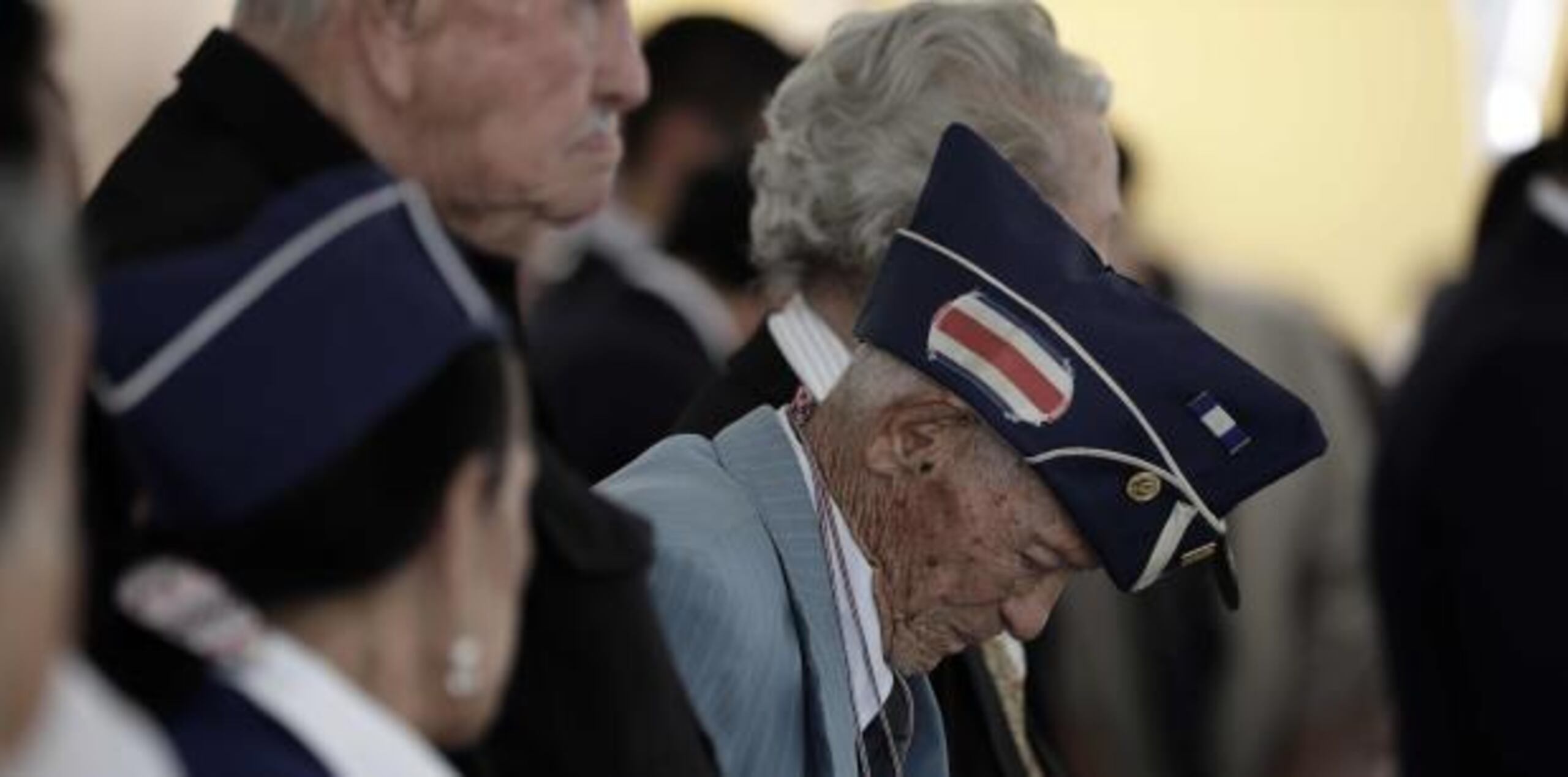 Excombatientes de la última guerra que vivió Costa Rica en 1948 participaron del acto protocolar de conmemoración de los 70 años de la abolición del Ejército. (EFE / Jeffrey Arguedas)