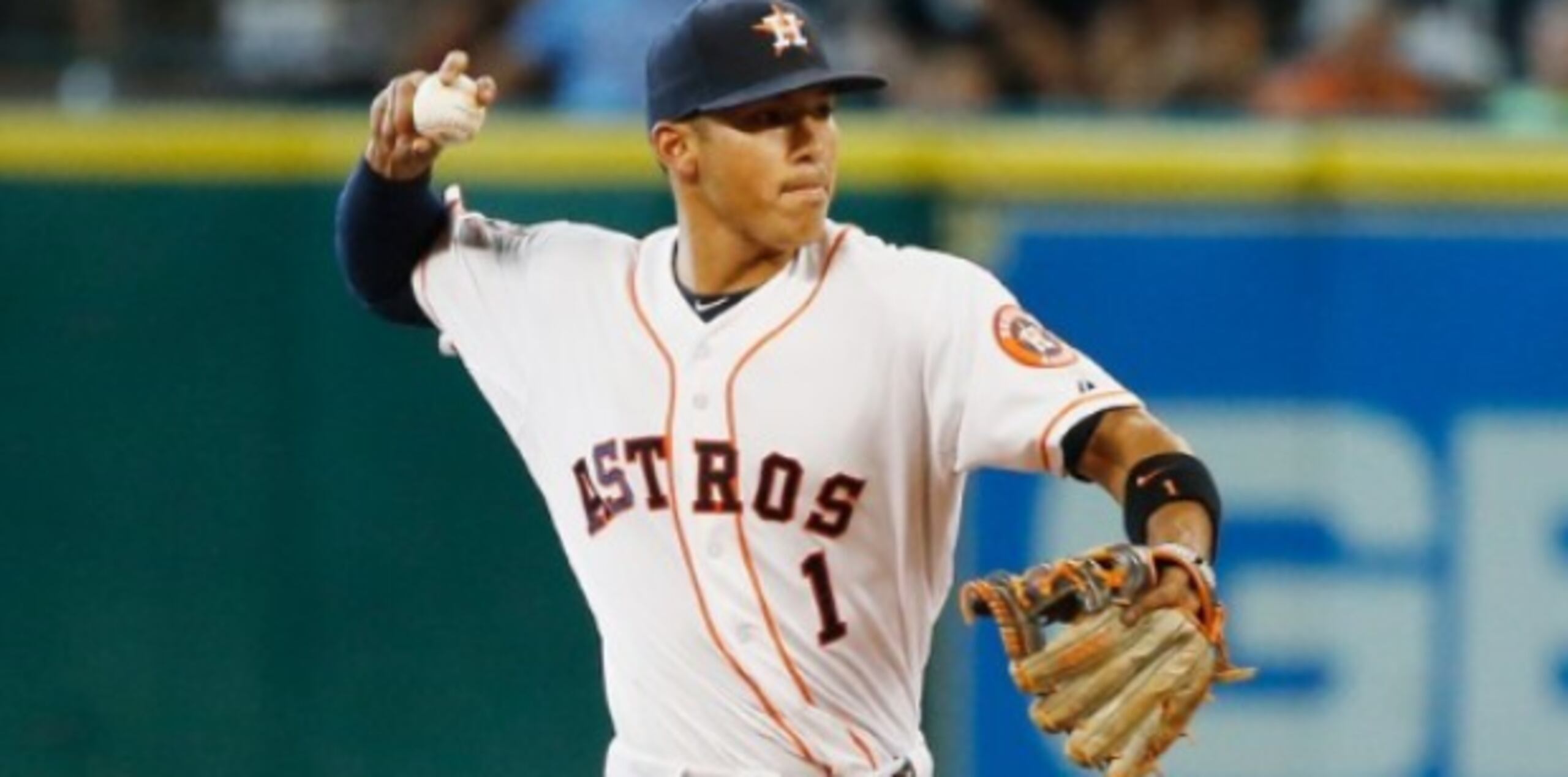 El campocorto de los Astros se ha destacado por su entrega dentro del terreno de juego y es por ello que, con tan solo un mes en las Mayores, ha logrado poner su nombre junto a legendarias figuras del béisbol. (Archivo)