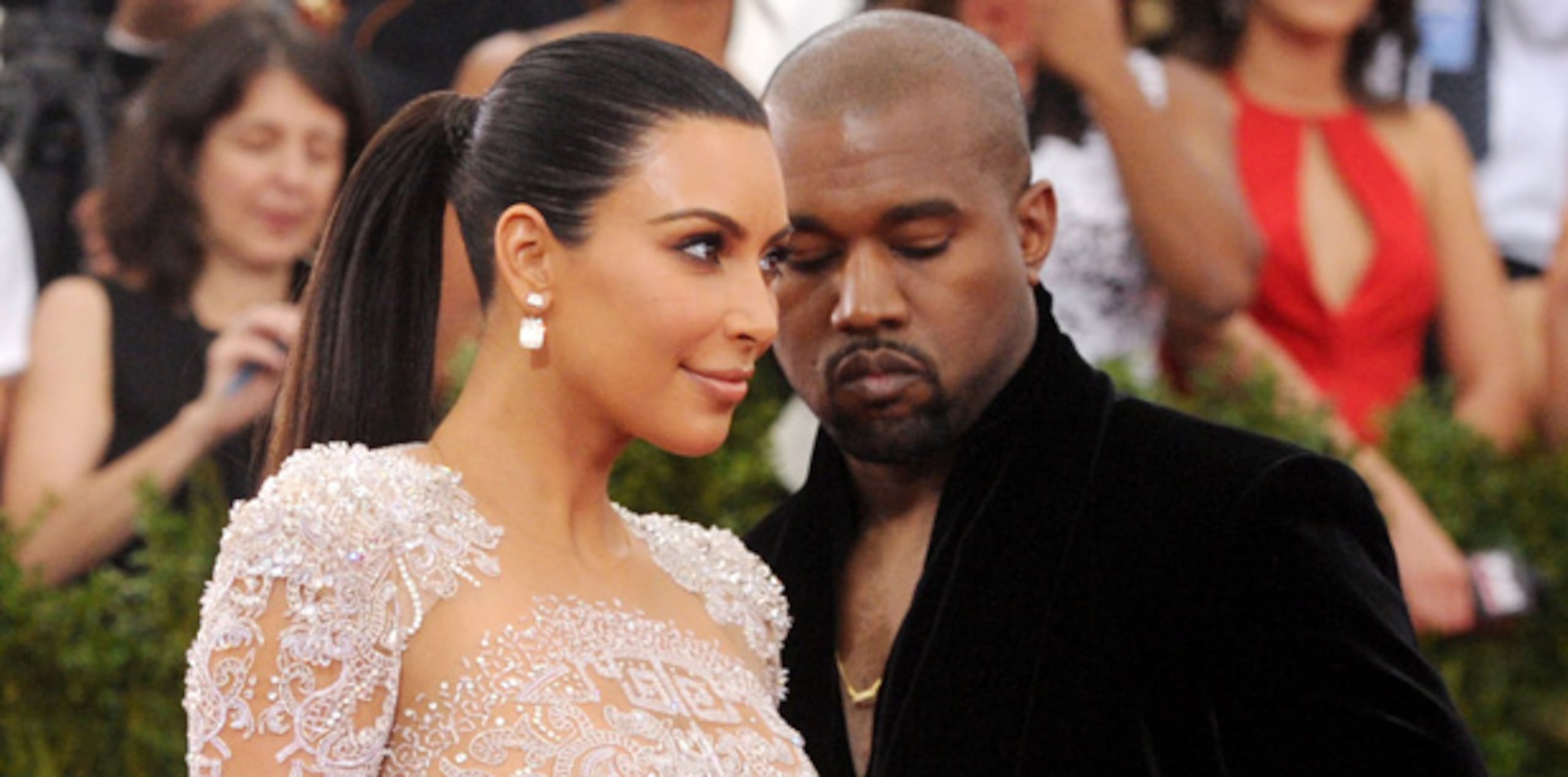 La pareja, que despierta un gran interés, fue apodada como Kimye desde que ambos comenzaron su relación. (AP)