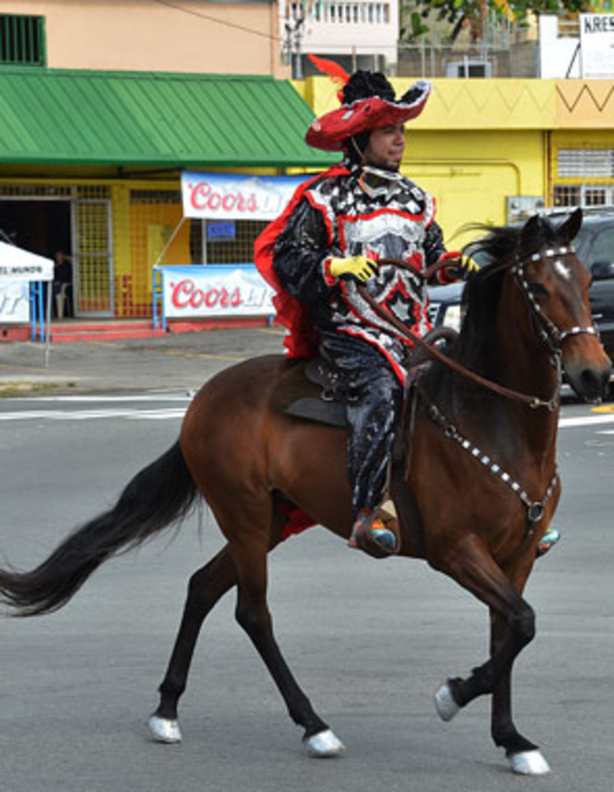 En Hatillo, personas disfrazadas con máscaras recorren las calles emulando a los sanguinarios soldados a cargo de la matanza de niños que ordenó Herodes. (jose.rodriguez1@gfrmedia.com)