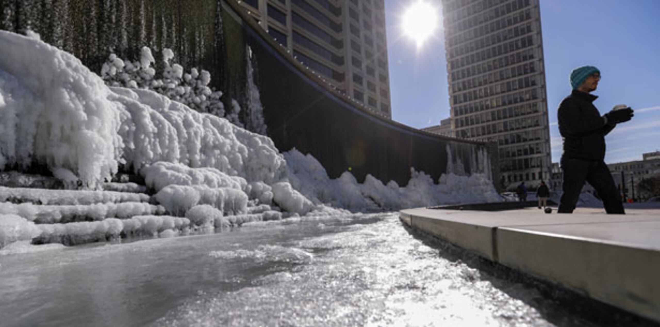 El Servicio Meteorológico Nacional informó que la tormenta depositó 38 centímetros (15 pulgadas) de nieve en Herman y en Pelican Rapids, en el noroeste de Minnesota. (EFE)