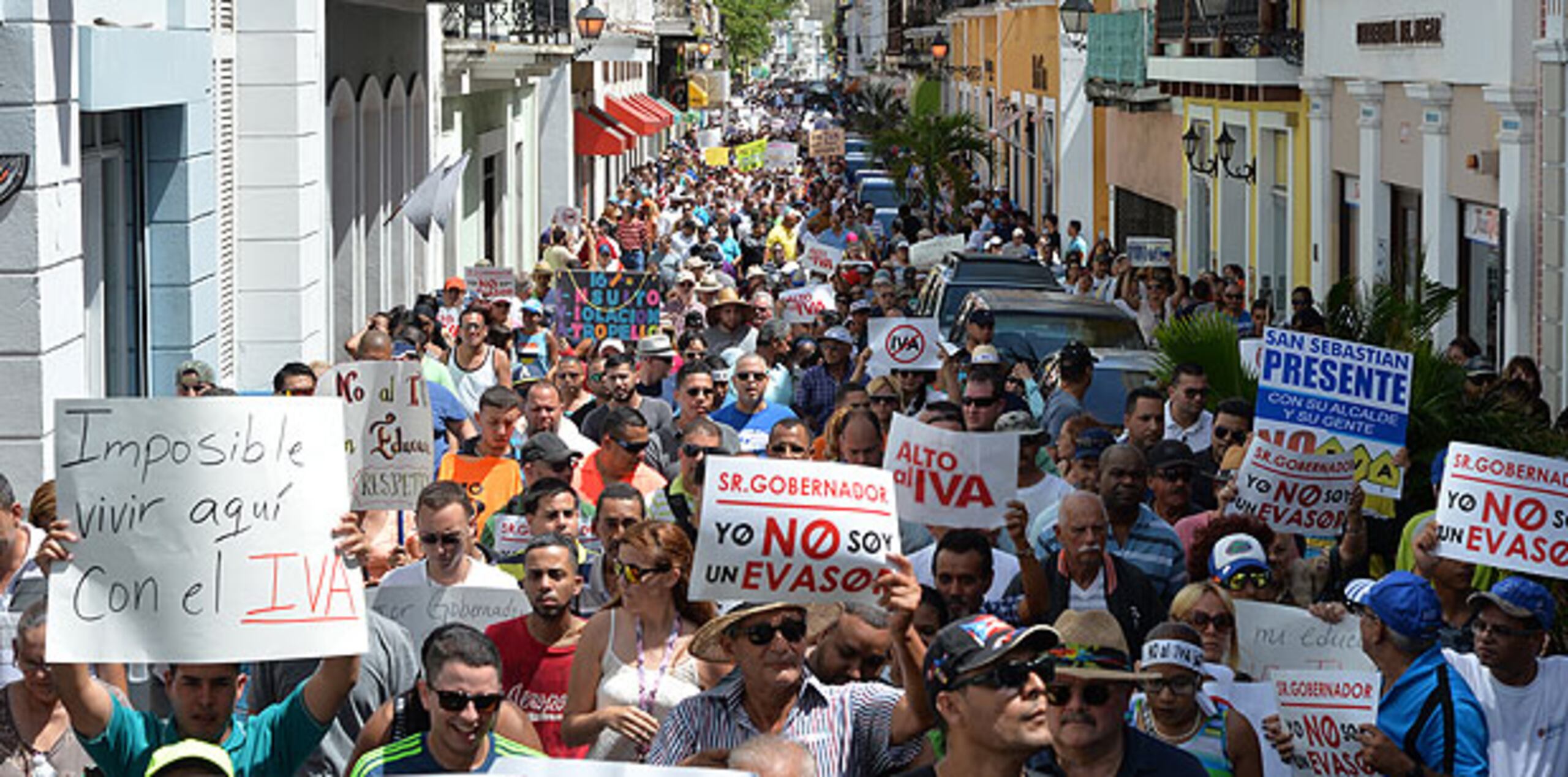 Cientos de personas se congregaron en el lado norte del Capitolio para participar de la protesta. (jose.rodriguez@gfrmedia.com)