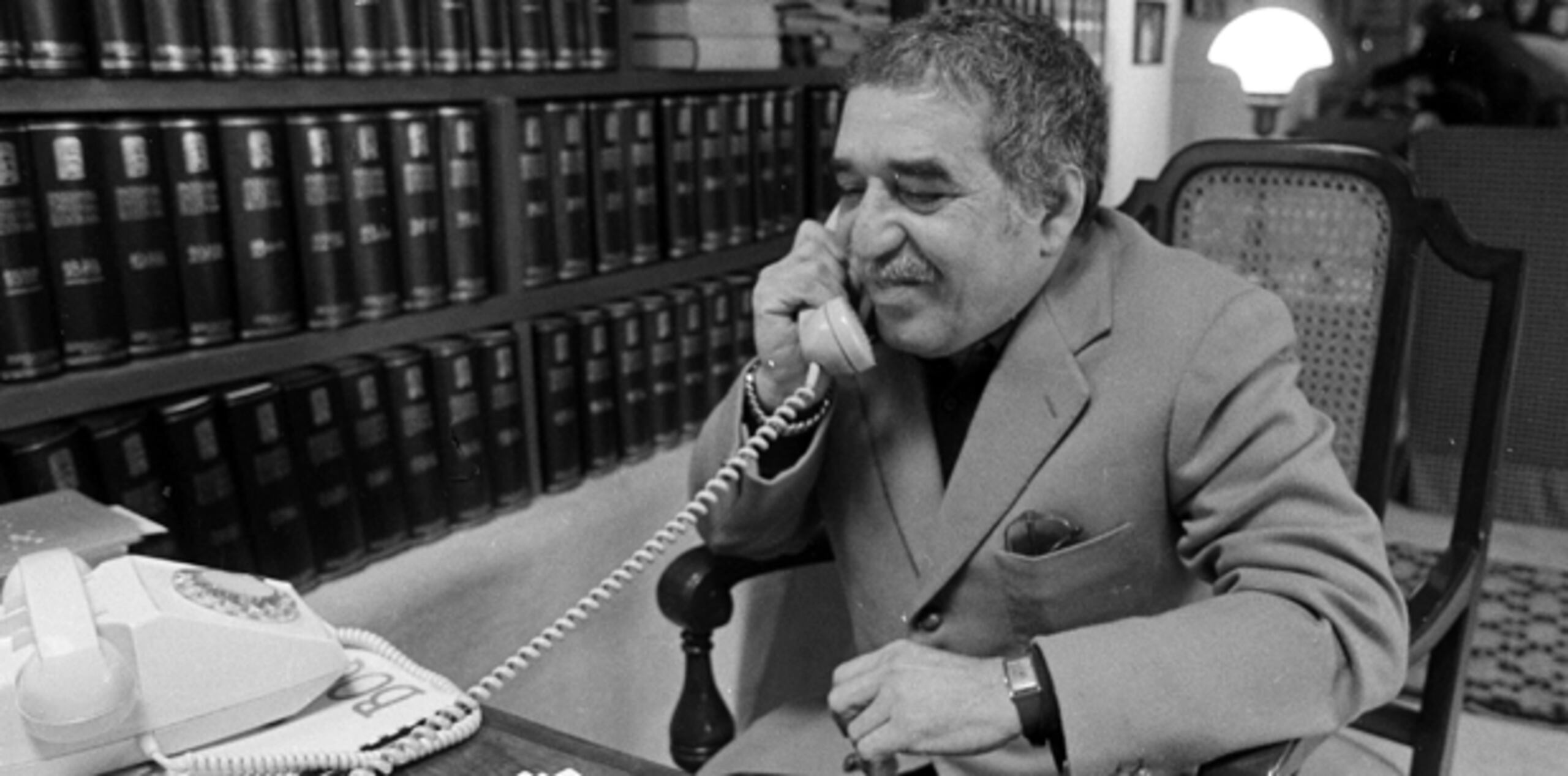 En 1961, Gabriel García Márquez se trasladó a México, donde trabaja en revistas de poca importancia y publica su segunda novela, "El coronel no tiene quien le escriba". (AP)