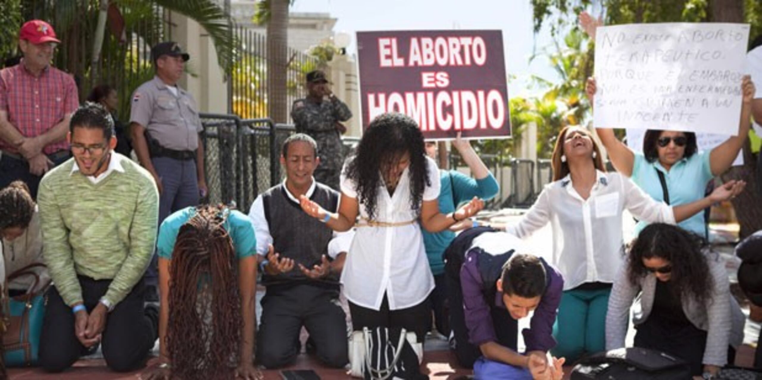 No será delito el aborto cuando el embarazo ponga en riesgo la vida la mujer, sea producto de una violación o el embrión presente deformaciones incompatibles con la vida. (Archivo)