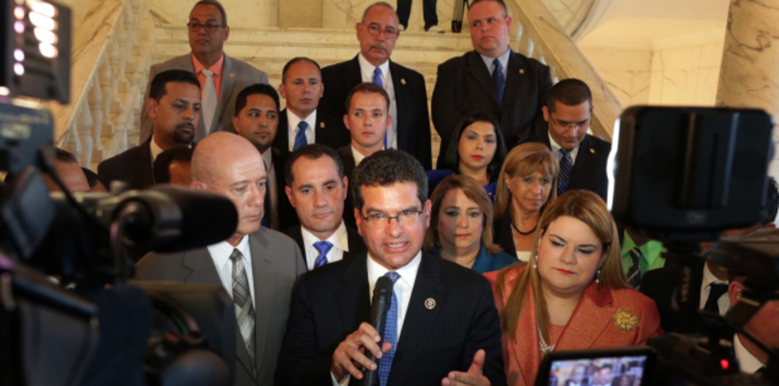 Pierluisi dijo que con la sugerencia de los alcaldes, de que les permitan recaudar el IVU, el Gobierno podría aumentar la captación del impuesto en más de $530 millones. (Archivo)