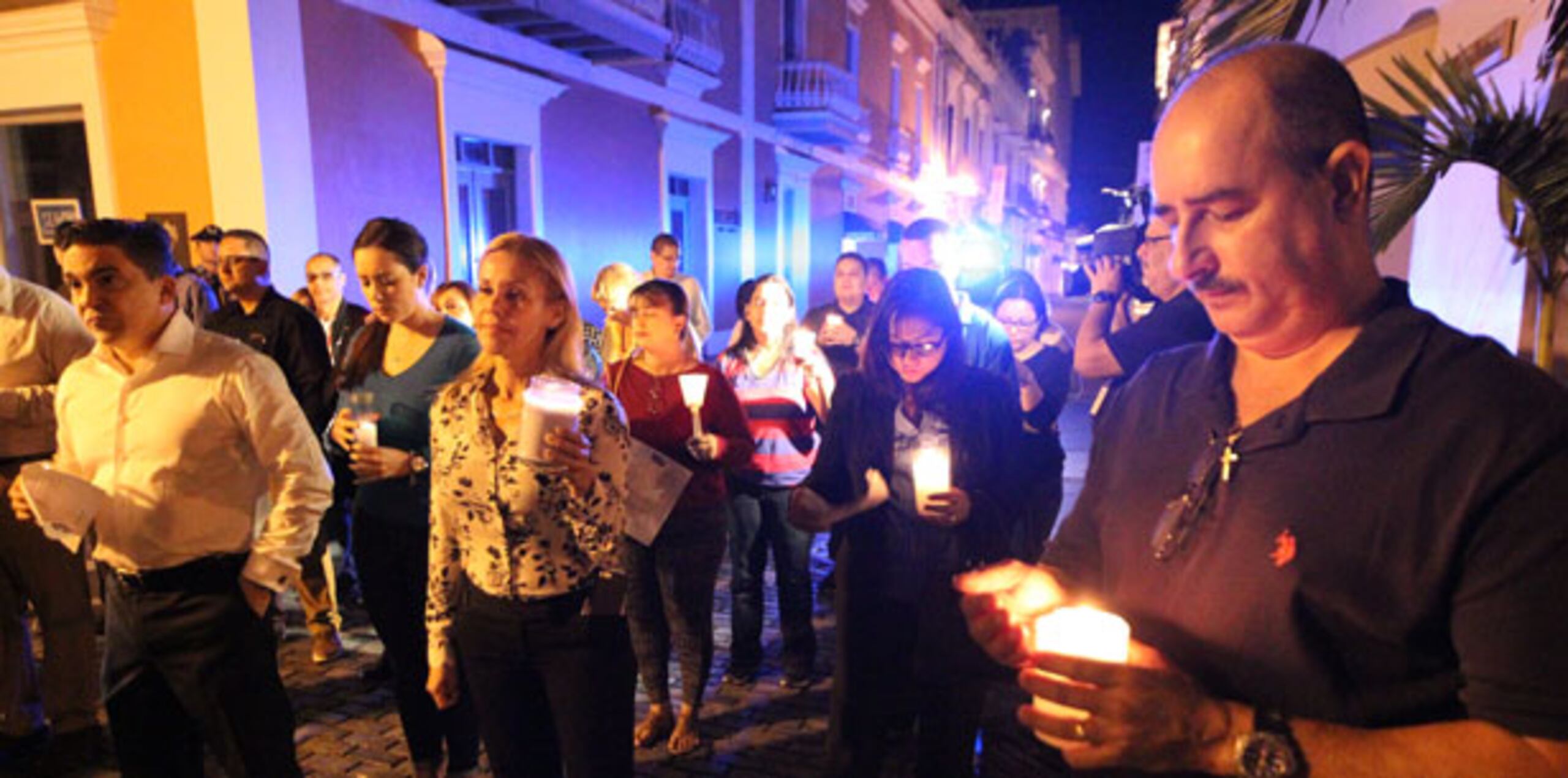 Trabajadores de diversas profesiones madrugaron antes de ir a sus trabajos para llegar a los predios cercanos a la Mansión Ejecutiva para dejar saber su oposición al proyecto de la reforma contributiva que establece un impuesto del 16% a bienes de consumo y servicios. (alex.figueroa@gfrmedia.com)