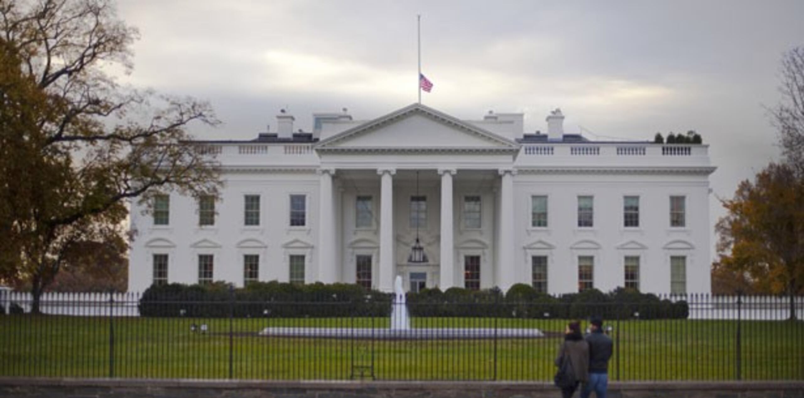 El caso fue muy sonado en EEUU, pues era la primera vez que un asaltante recorría los sesenta metros que separan la verja de la entrada norte (Avenida Pensilvania) y accedía al interior de la Casa Blanca, pese a ser uno de los edificios más protegidos del mundo. (Archivo)