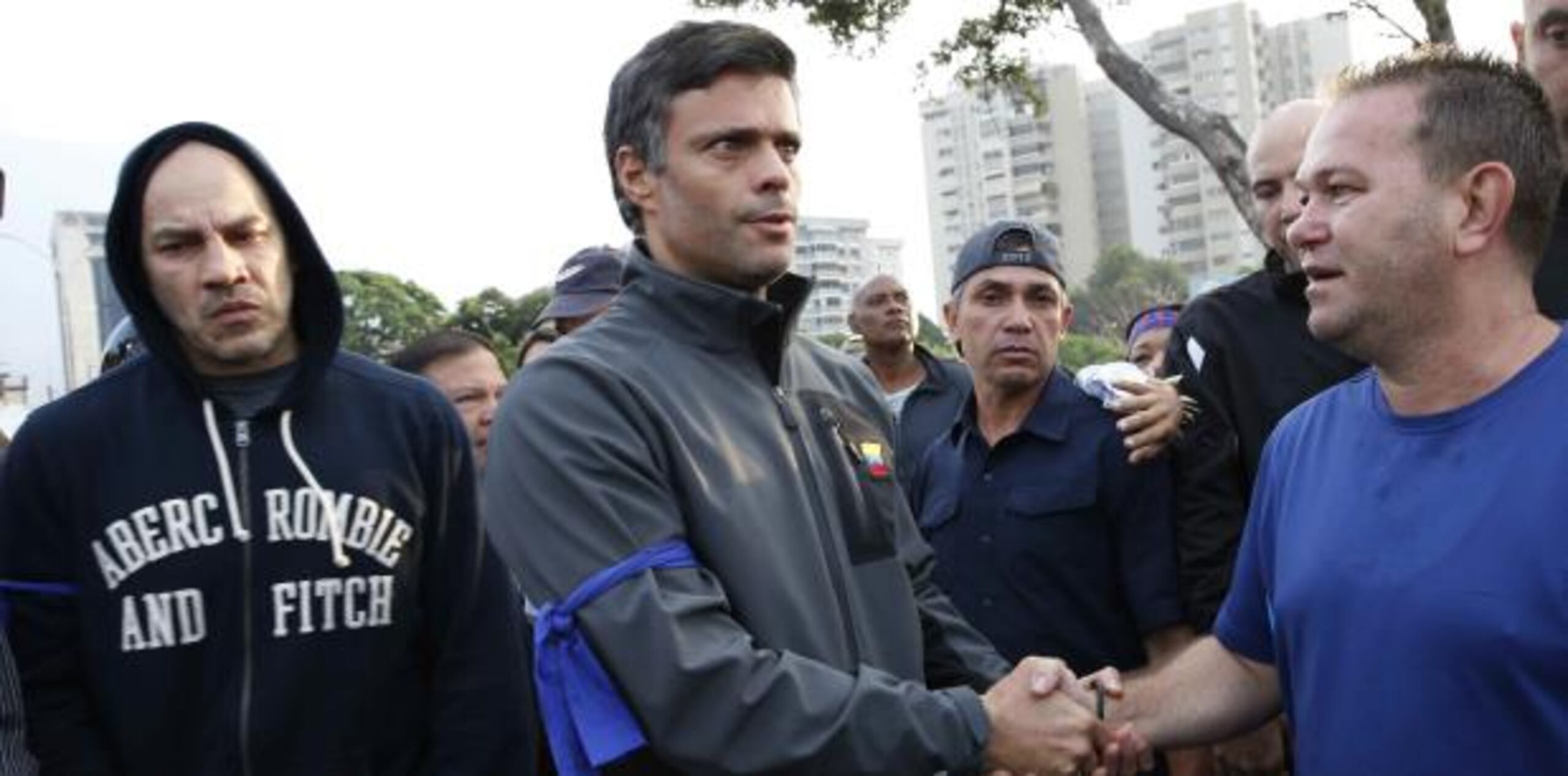 Un tribunal venezolano ordenó este jueves capturar a López al considerar que burló el martes su arresto domiciliario. (AP)