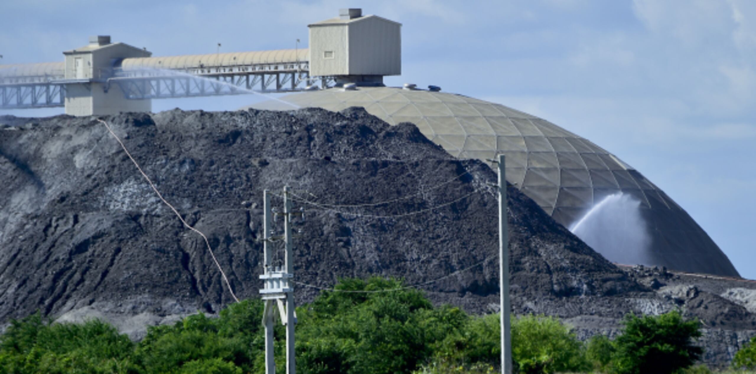 Applied Energy System (AES), aquí vistazo a instalación de Guayama, incumplió la orden de tomar medidas para asegurar que el Agremax. (Archivo)