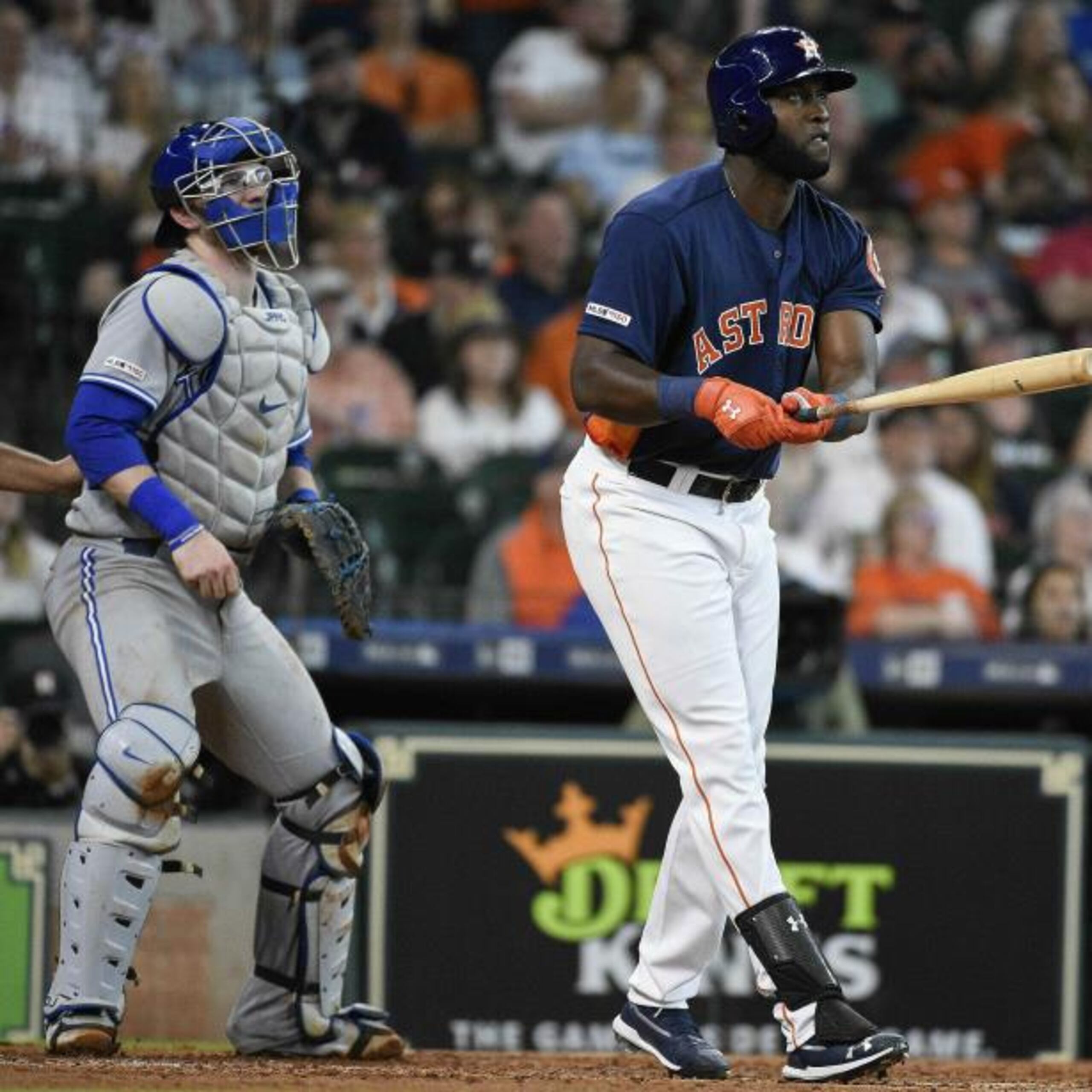 Yordan Álvarez se convirtió en el cuarto pelotero en la historia de Grandes Ligas en conectar cuatro jonrones en sus primeros cinco partidos. (AP)