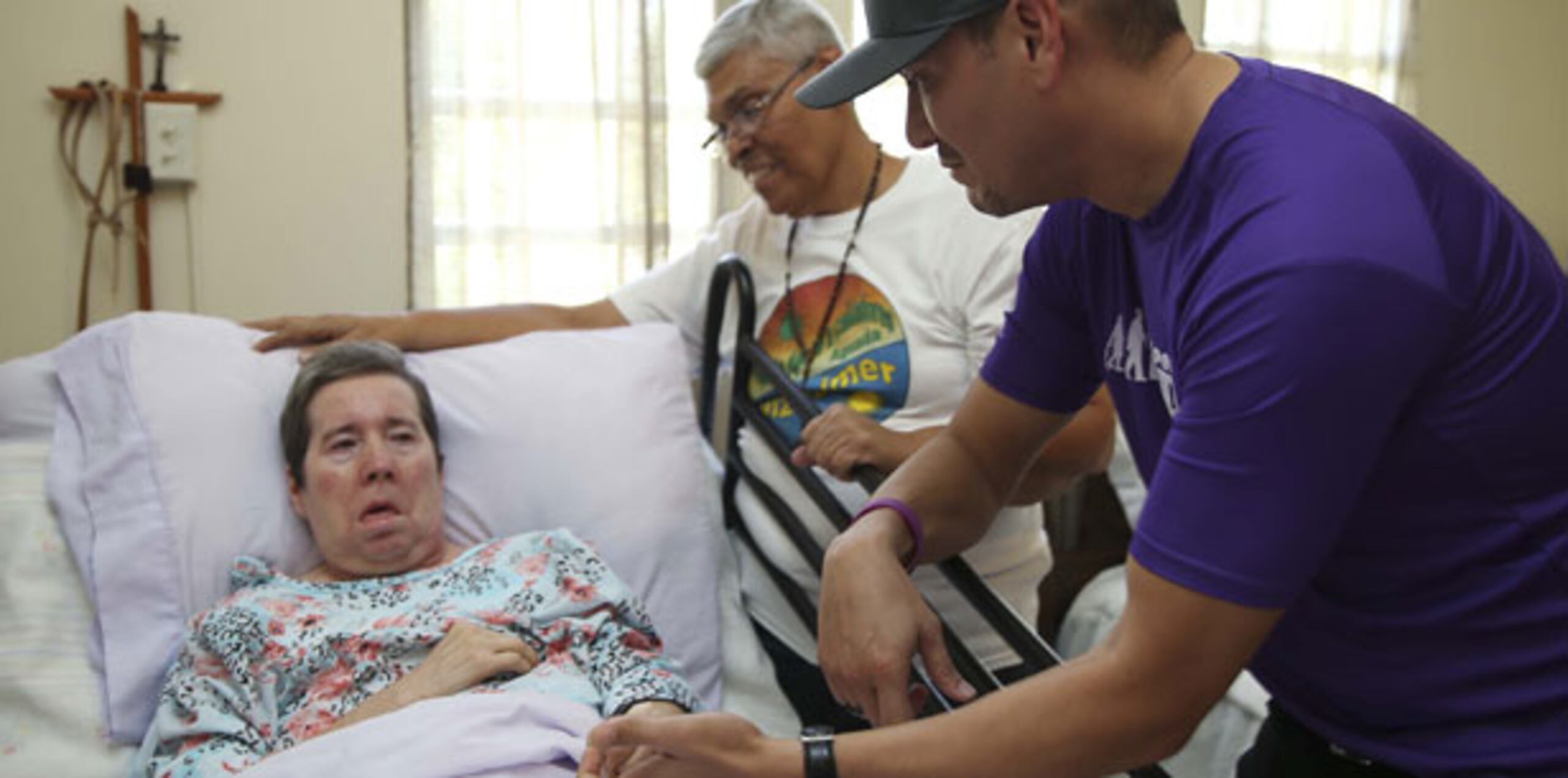 Don Juan se apartó por unos momentos de su rutina diaria para recibir la visita del cantante Víctor Manuelle, a quien expresó su admiración no solo como artista, sino como una voz que se ha ido fortaleciendo en su misión por crear conciencia sobre el Alzheimer. (wandaliz.vega@gfrmedia.com)