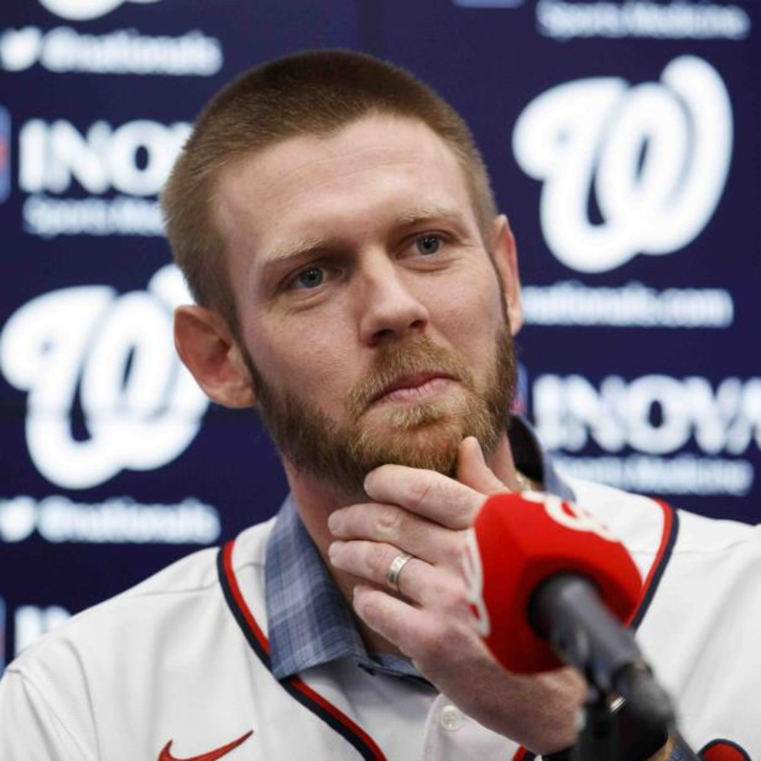 Cuando finalice su nuevo contrato con Washington, Stephen Strasburg tendrá 38 años, por lo que tiene la oportunidad de pasar toda su carrera con los Nacionales. (AP / Alex Brandon)