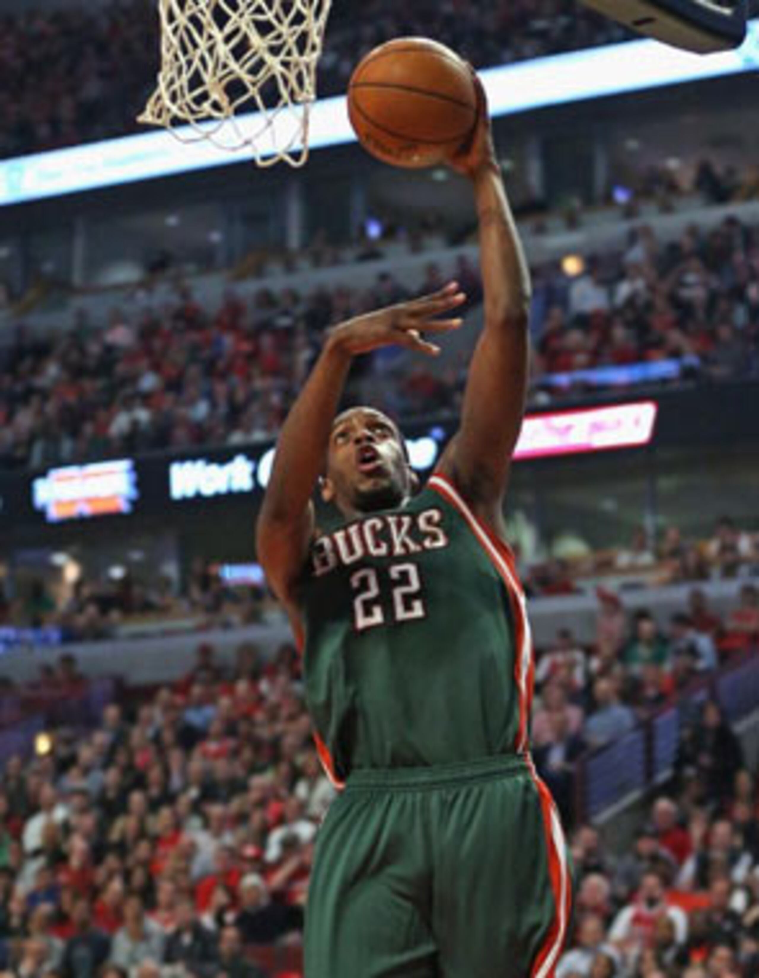 Khris Middleton añadió 21 unidades a la causa de los Bucks. (AFP)