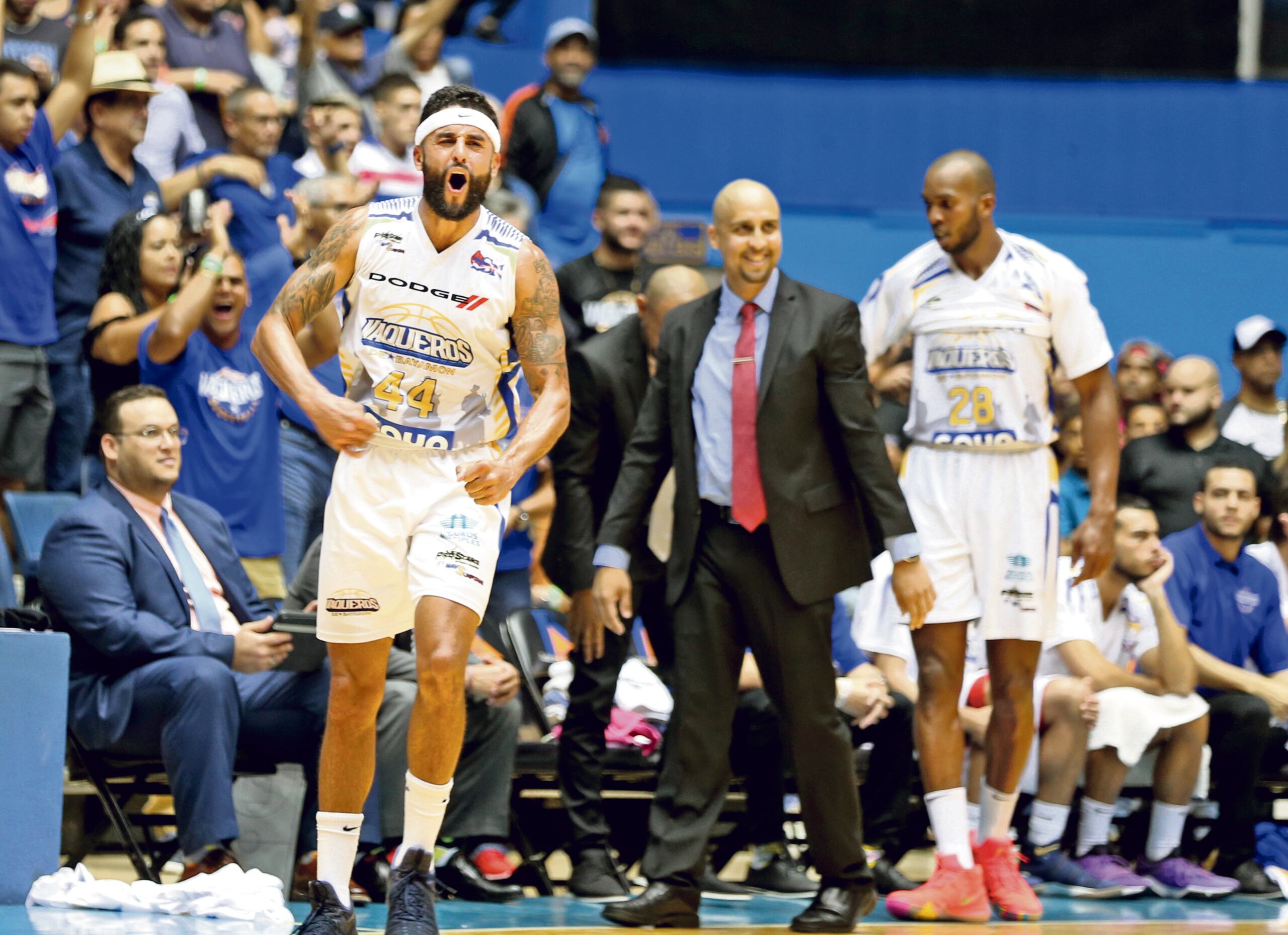 El 44 de los Vaqueros de Bayamón usa ahora el apellido Izquierdo en la camiseta.