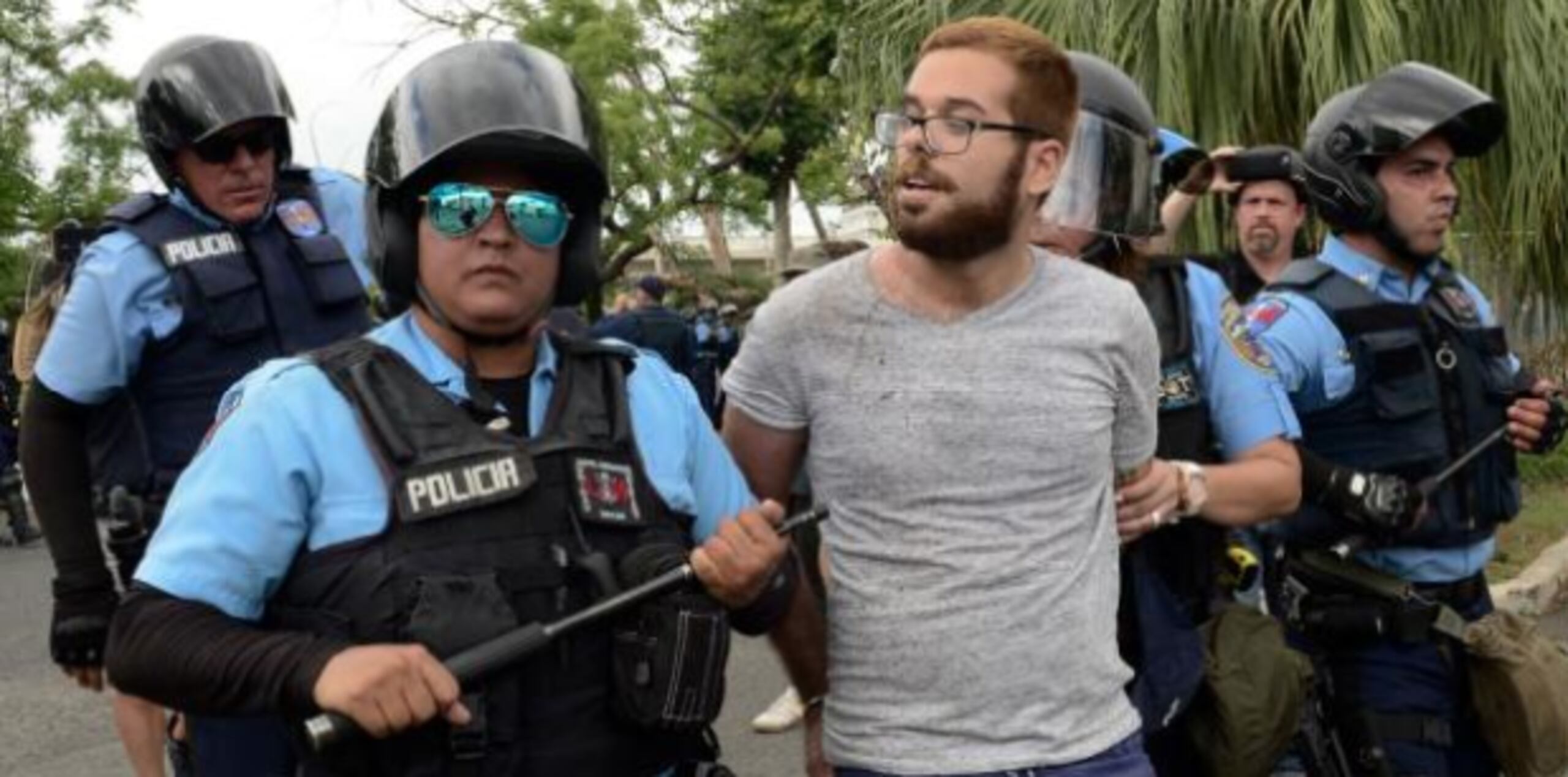 Del resto de los 16 detenidos, la oficial de prensa de la Uniformada, Vivian Polanco, dijo que a algunos se les radicaría cargos durante el día de hoy. (gerald.lopez@gfrmedia.com)