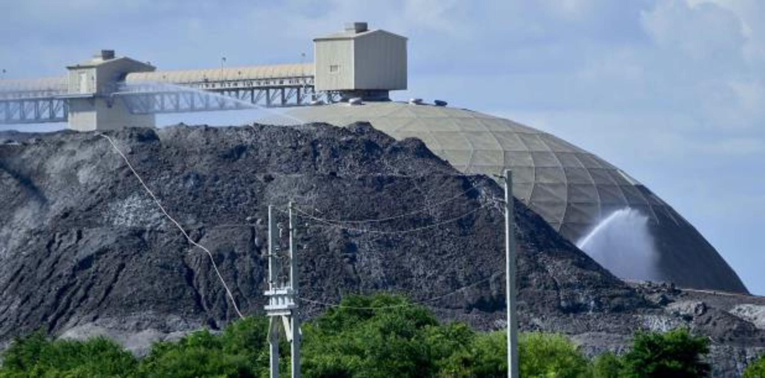 La empresa Applied Energy Services Puerto Rico emitió un breve comunicado de prensa en el que indicó que están disponible para dialogar con las comunidades. (Archivo)