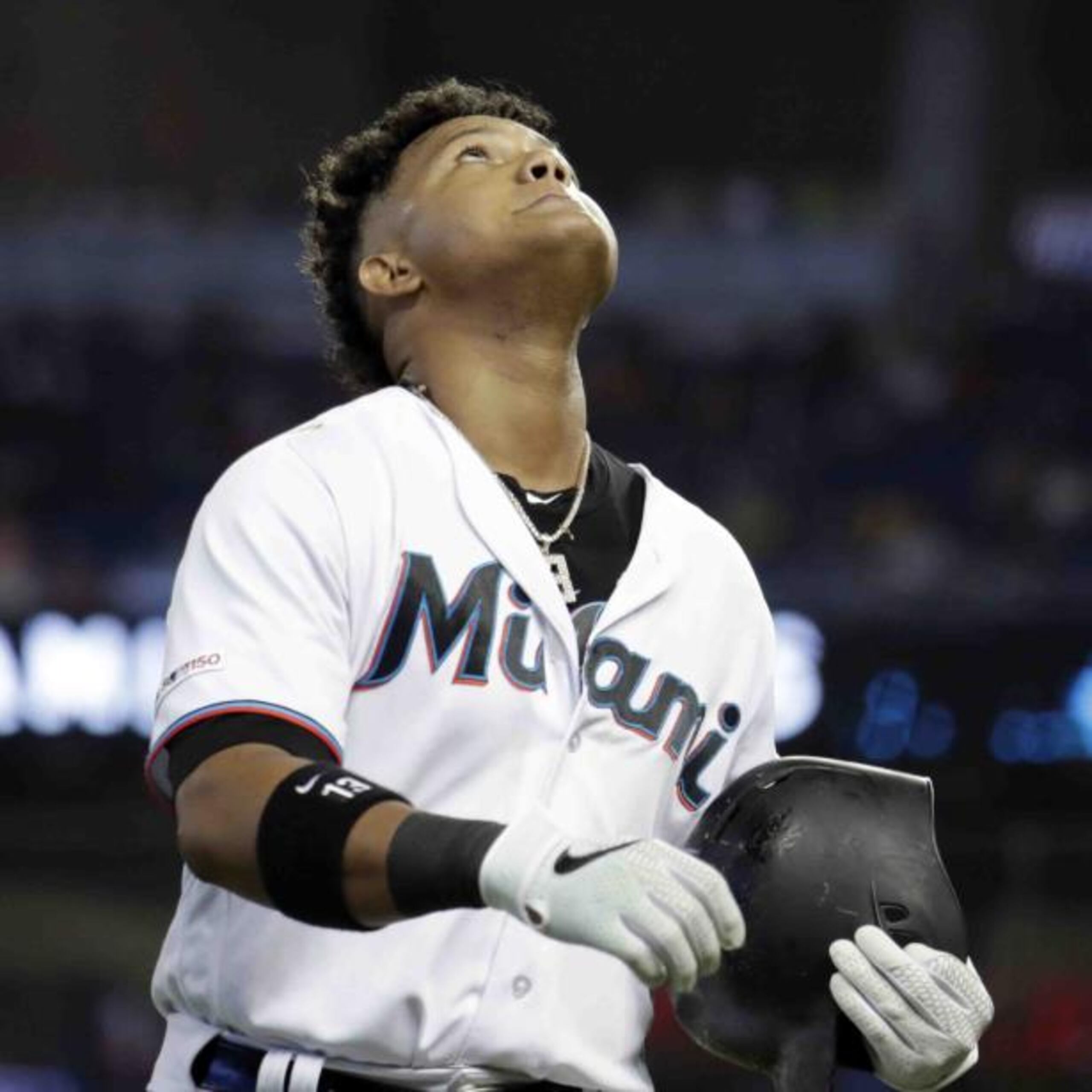 Los Marlins despidieron al coach de bateo Mike Pagliarulo, pero eso no ayudó. Anotaron solamente 13 carreras en los cinco partidos en casa la semana pasada. En la foto Starlin Castro. (AP)