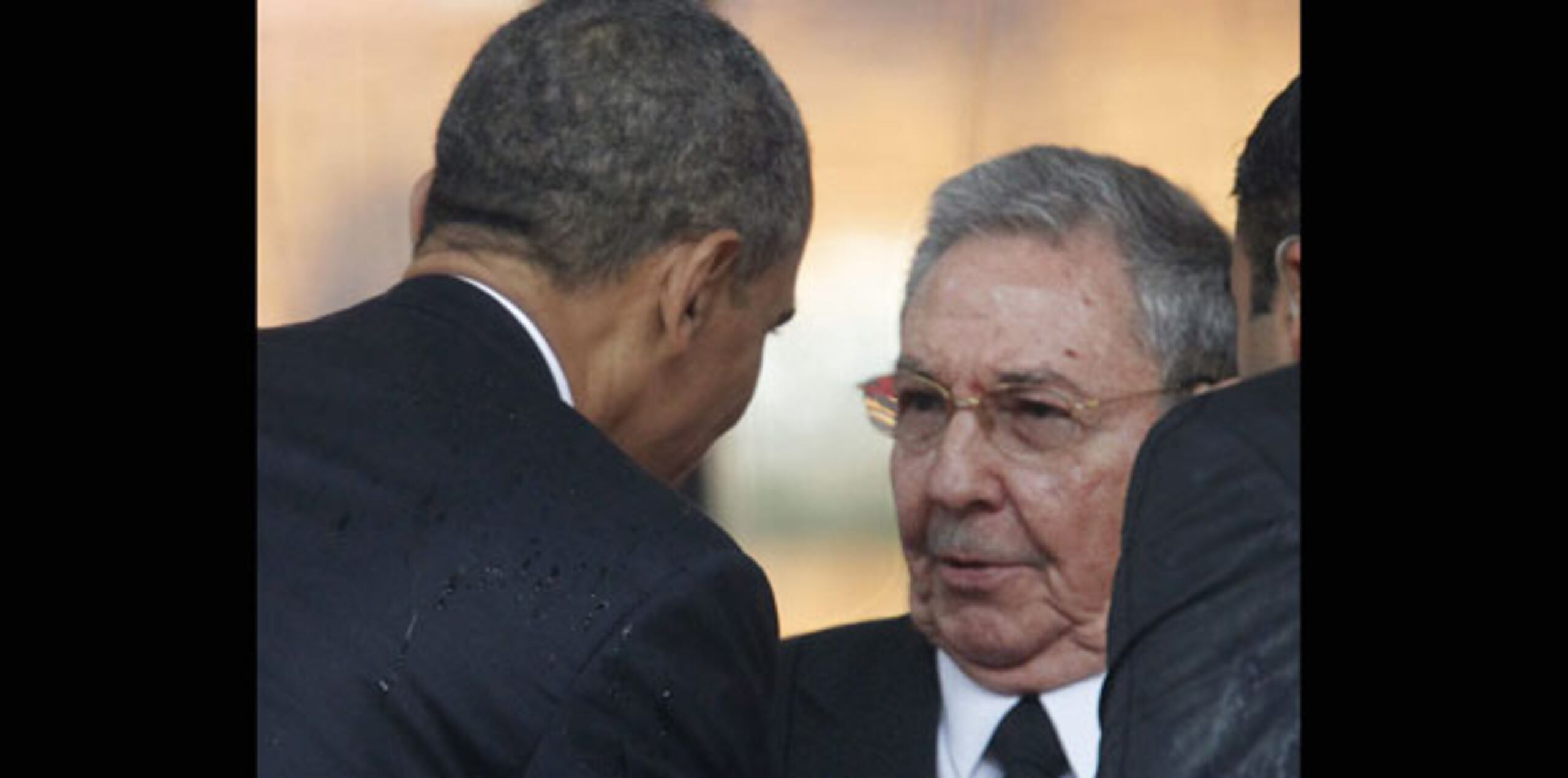 El presidente Barack Obama y su colega cubano Raúl Castro hablarán a sus países alrededor del mediodía. (Archivo)