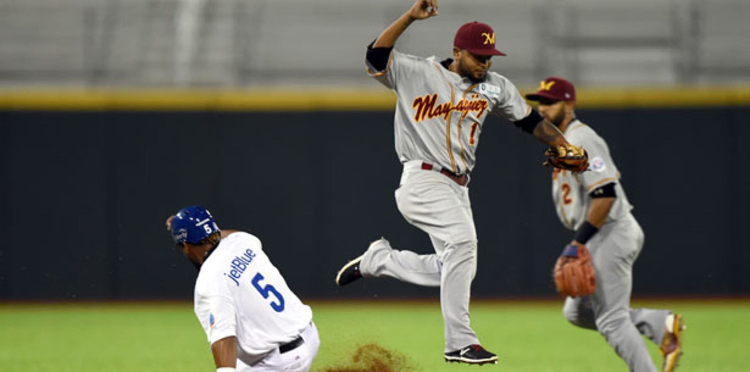 Para Santurce fue su cuarto partido consecutivo en esta postemporada. Y anoche tuvo un inicio caliente con los bates.  (andre.kang@gfrmedia.com)