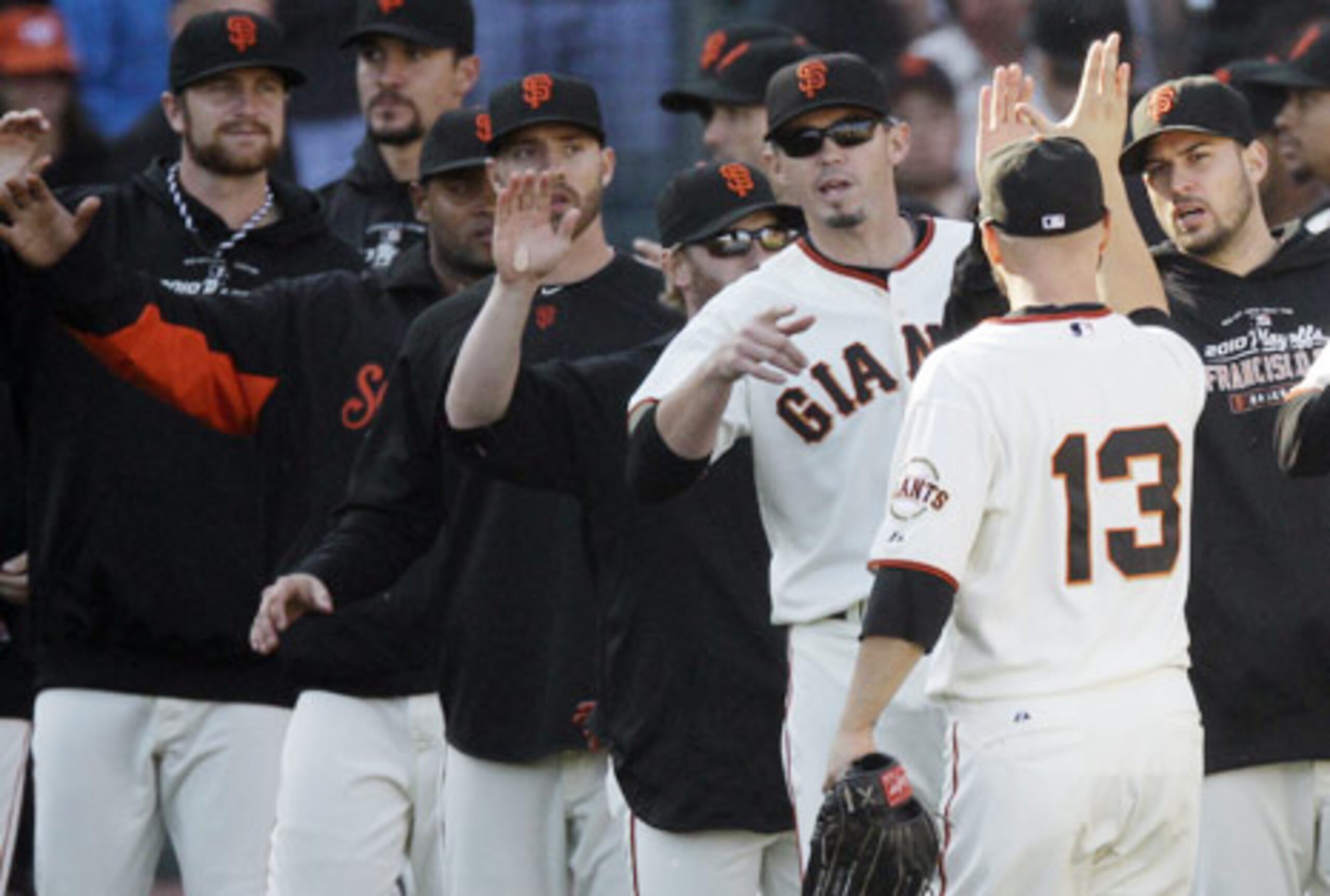 Los Gigantes de San Francisco se apoderaron así de la ventaja en la serie al mejor de siete juegos contra los bicampeones de la Liga Nacional.(AP/Marcio José Sánchez)