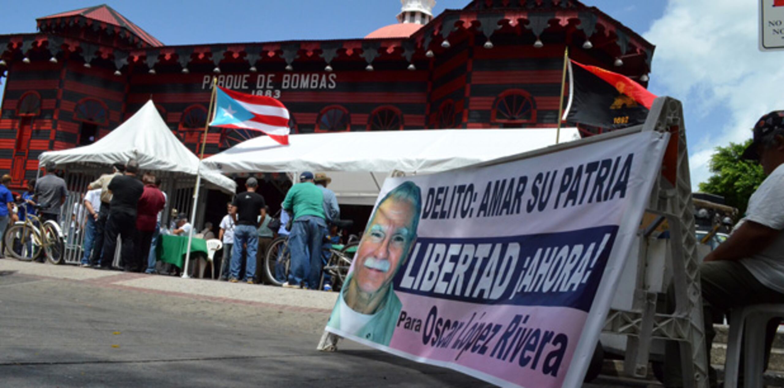 El evento se lleva a cabo frente al Parque de Bombas en la plaza Las Delicias. (Edgar Vázquez / Para Primera Hora)