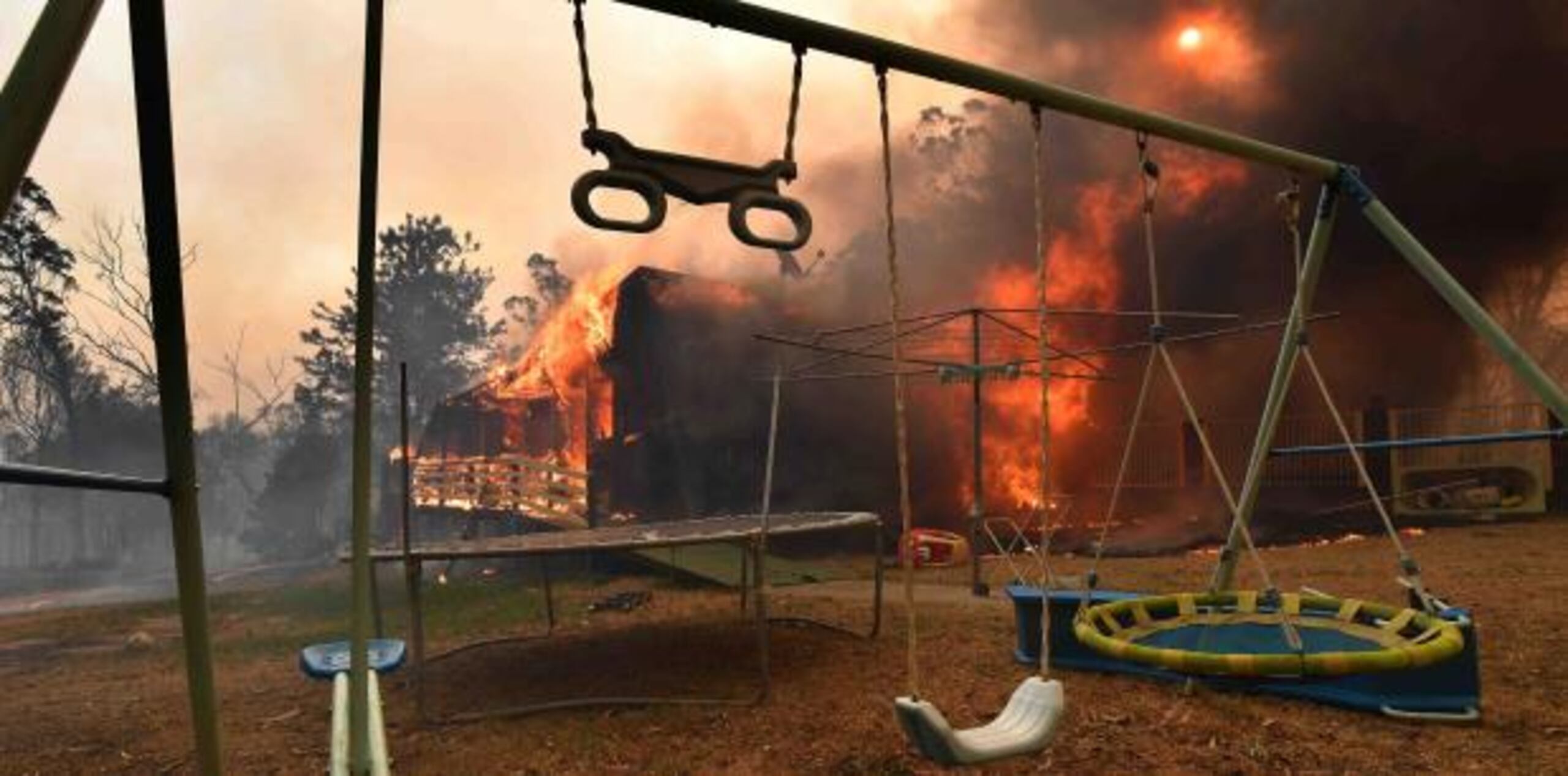 Los incendios han generado una nube de humo que desde hace semanas afecta a diversas ciudades del sureste del país, entre ellas Sídney. (EFE)