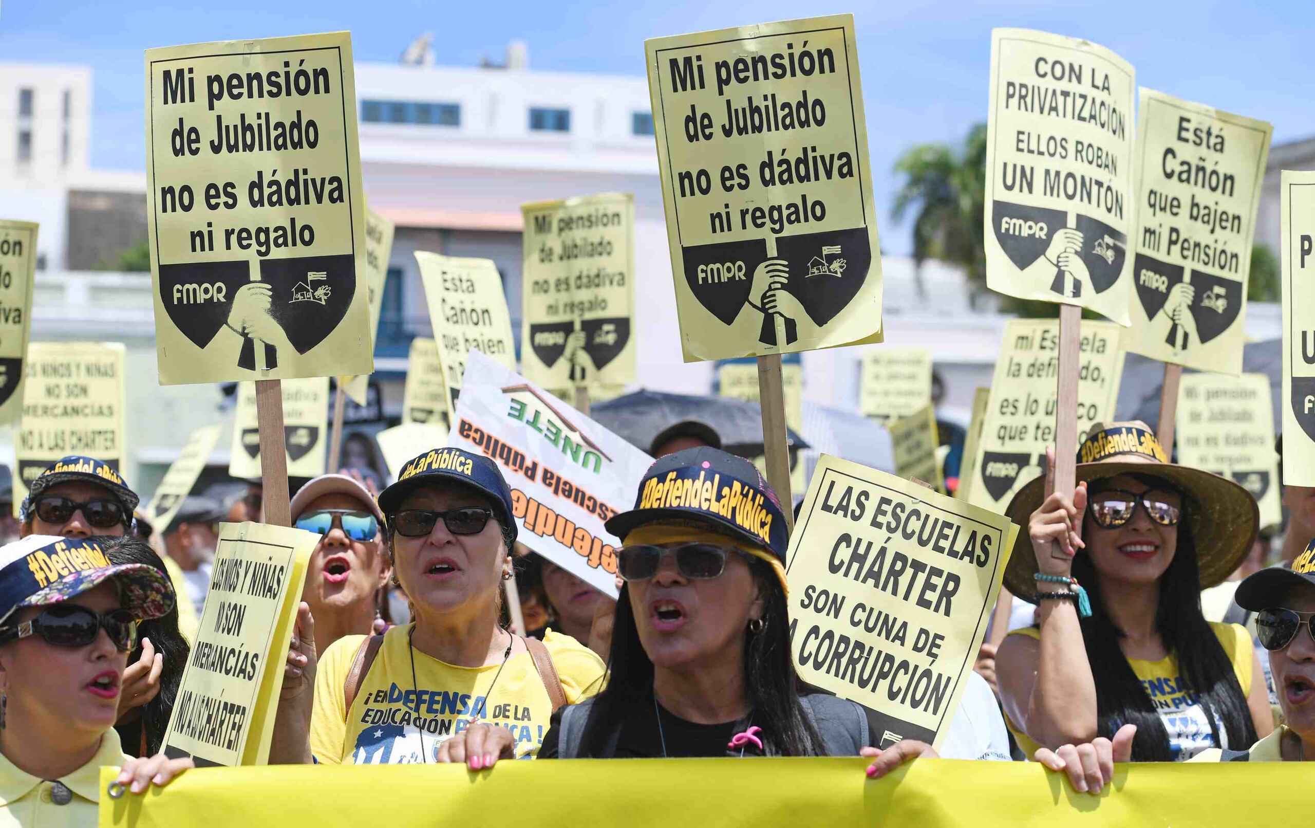 Los manifestantes coreaban estribillos contra Keleher como “no pudo con el empuje”, “Keleher es una buscona, empresaria y comelona”, “Keleher, ¿dónde estás? Camino a la federal”. (Luis.alcaladelolmo@gfrmedia.com)