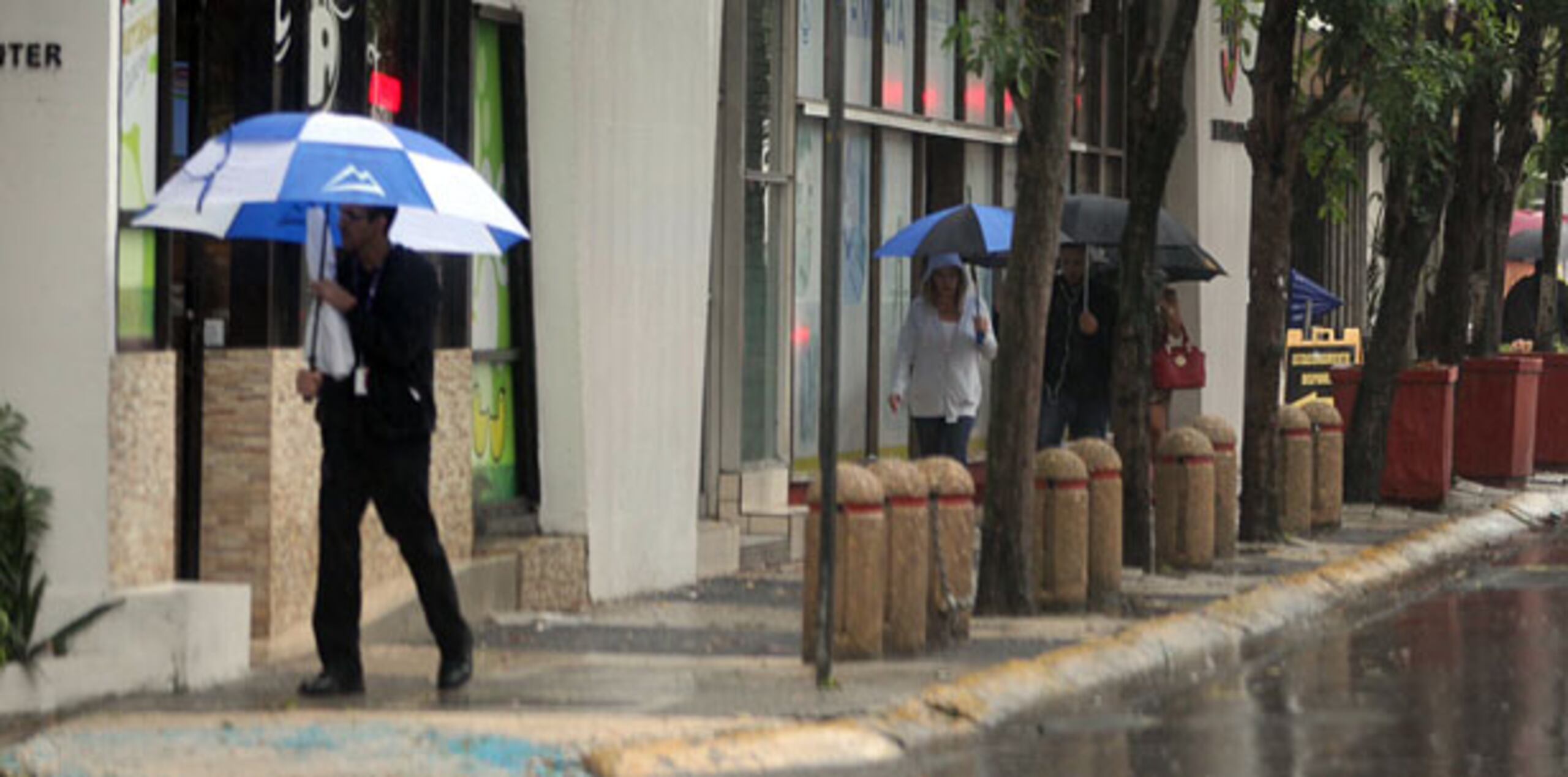 Sectores del noreste de la Isla hasta Vega Alta fueron los más beneficiados con estas lluvias leves reportadas en la madrugada. (Archivo)