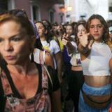 Mujeres se manifiestan frente al Capitolio con performance boricua: “El violador eres tú”