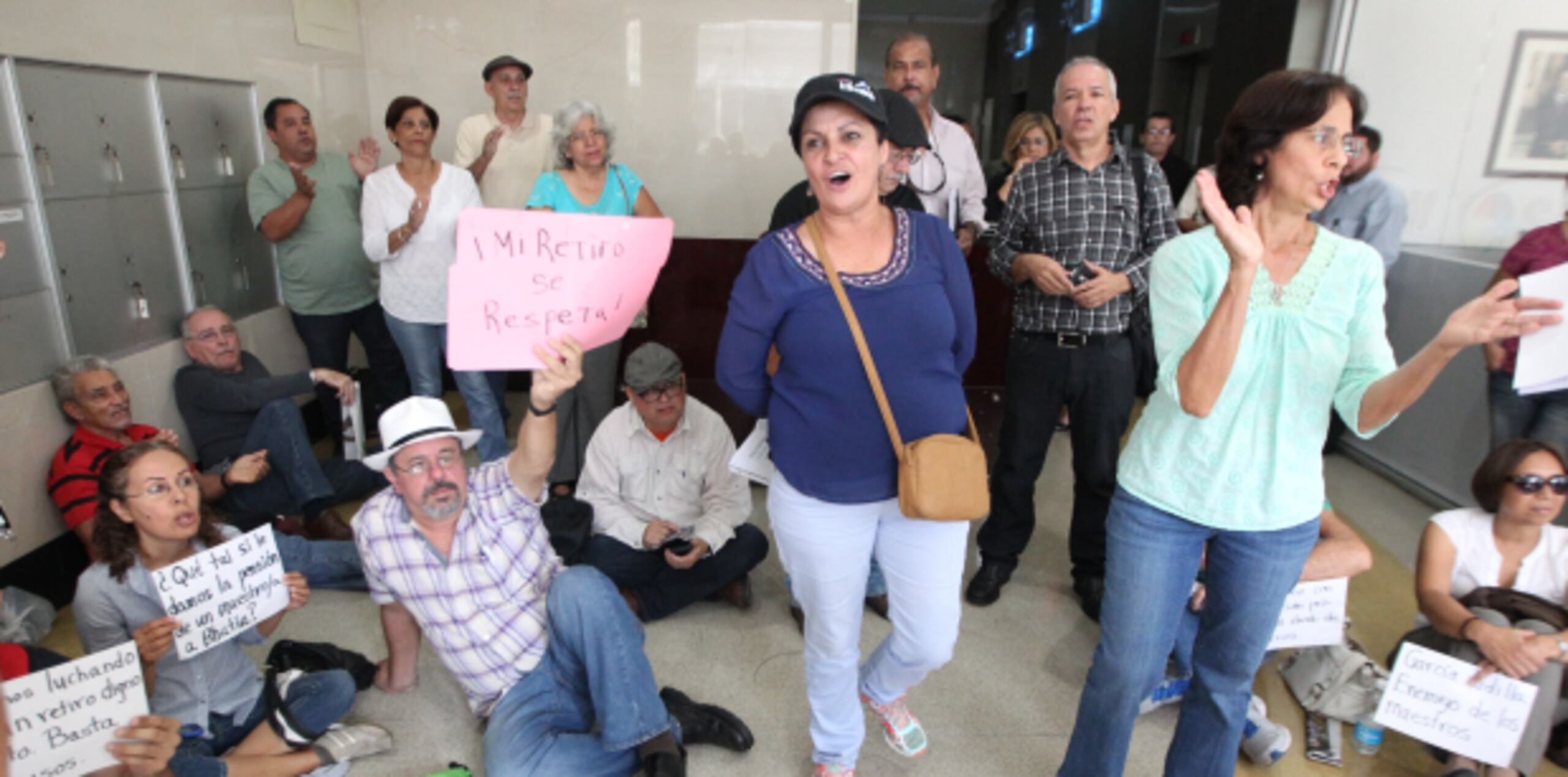 En específico, los educadores exigen medidas de acción que atiendan el déficit del Sistema de Retiro de Maestros. 
(alex.figueroa@gfrmedia.com)