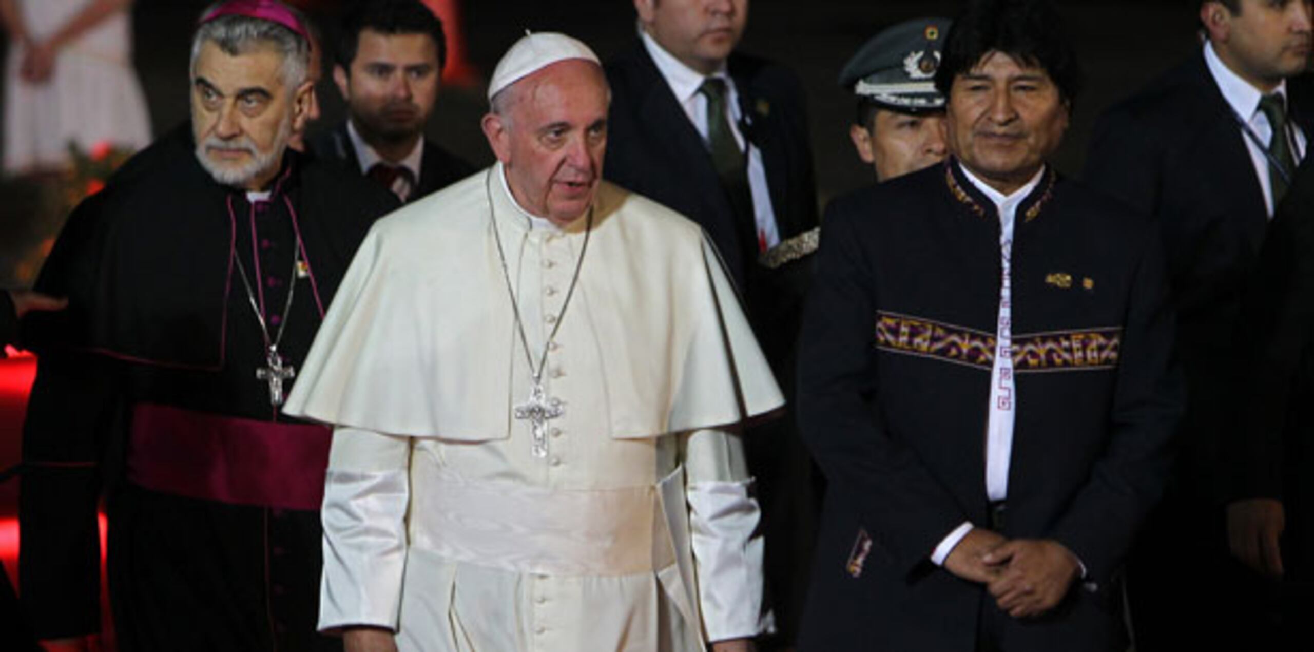 El papa Francisco junto al presidente boliviano, Evo Morales. (Martin Alipaz/Agencia EFE)