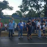 Protestan frente al Cuartel General de la Policía por arrestos del 1 de mayo