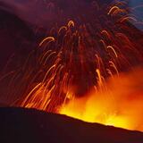 El volcán activo más grande de Italia vuelve a explotar