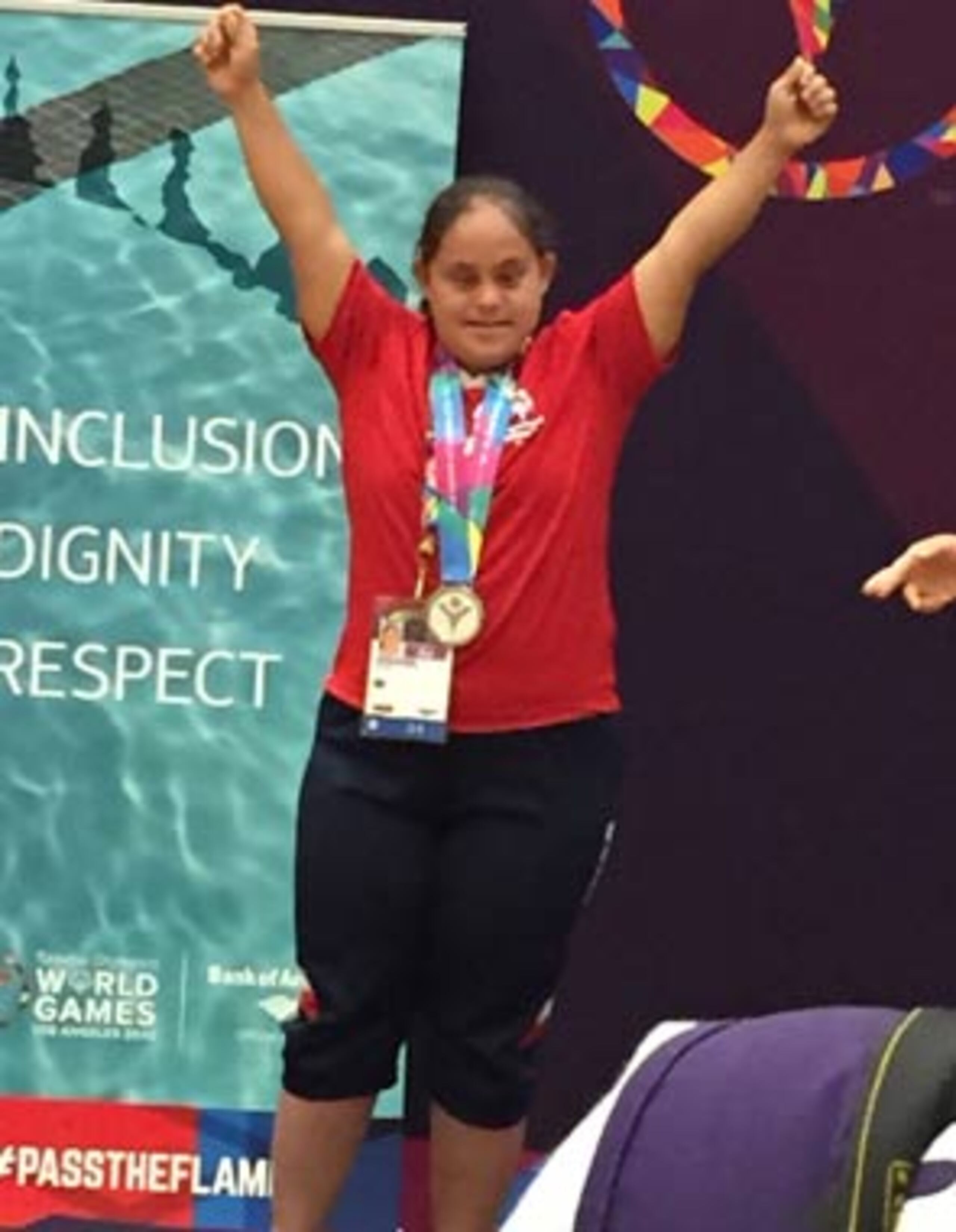 La nadadora Eneida Torres gano la medalla de plata en los 100 metros espalda, en los Juegos Mundiales de Olimpiadas Especiales 2015. (Suministrada)