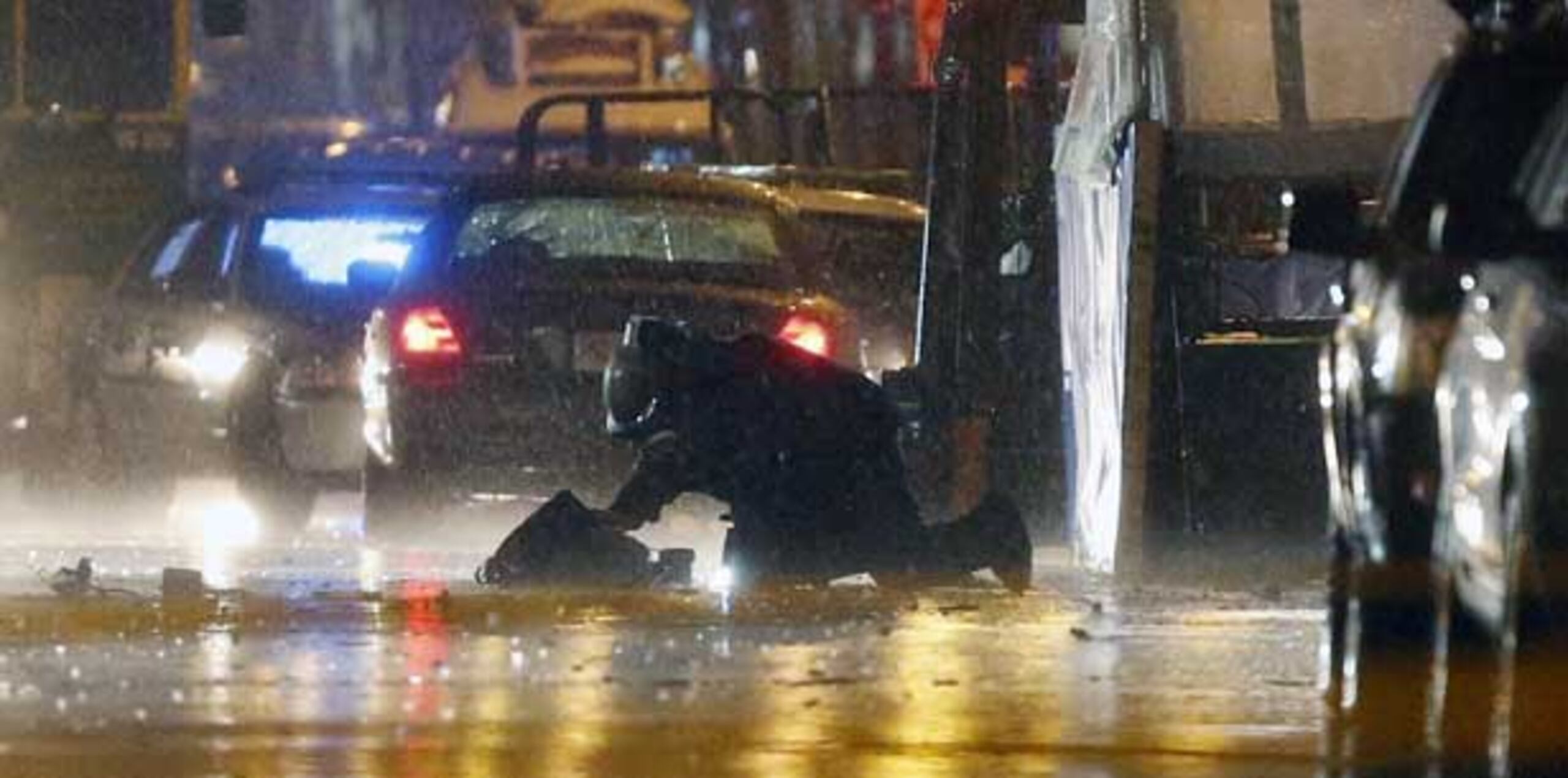 La Policía acordonó la zona de la Calle Boylston pocas horas después de que las autoridades del estado de Massachusetts, Boston y el vicepresidente estadounidense, Joe Biden, realizaran ofrendas en la zona. (AP)