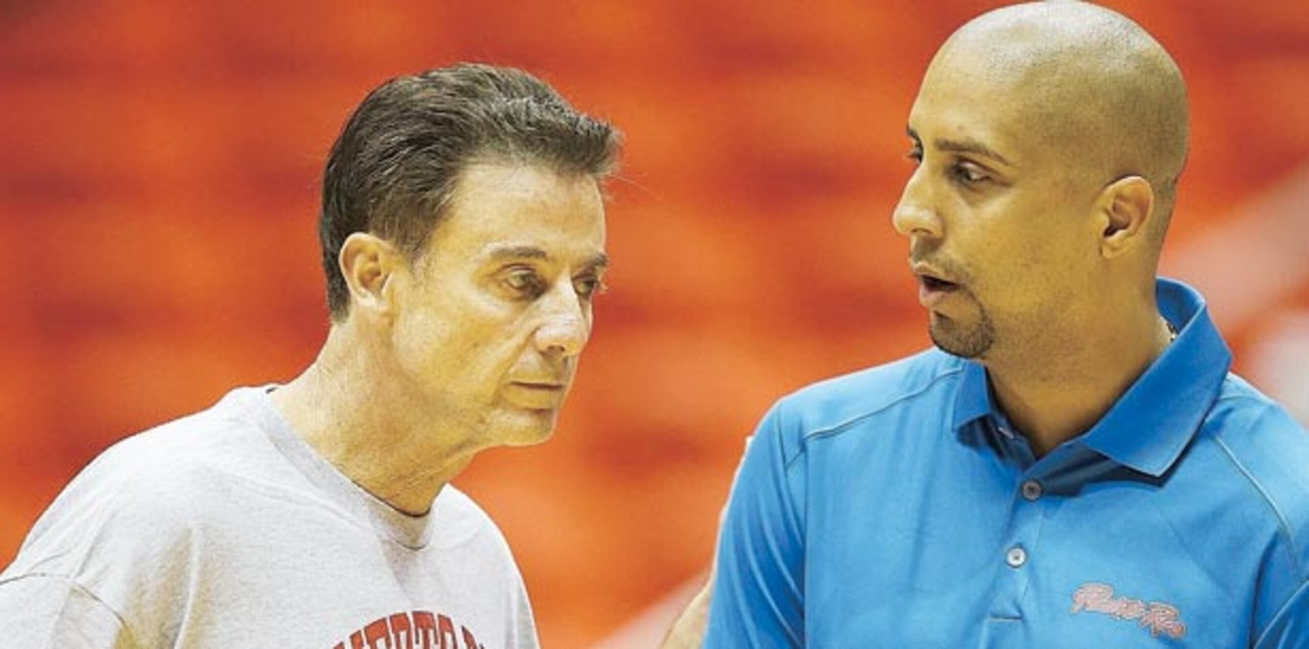 Además de llevar a los Leones de Ponce a tres finales consecutivas, Colón (derecha) tuvo la oportunidad de aprender de Rick Pitino al asistirlo en la Selección Nacional. (Archivo)