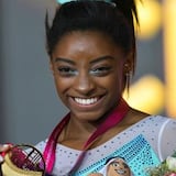 Simone Biles se expresa tras arresto de su hermano por asesinar a tres