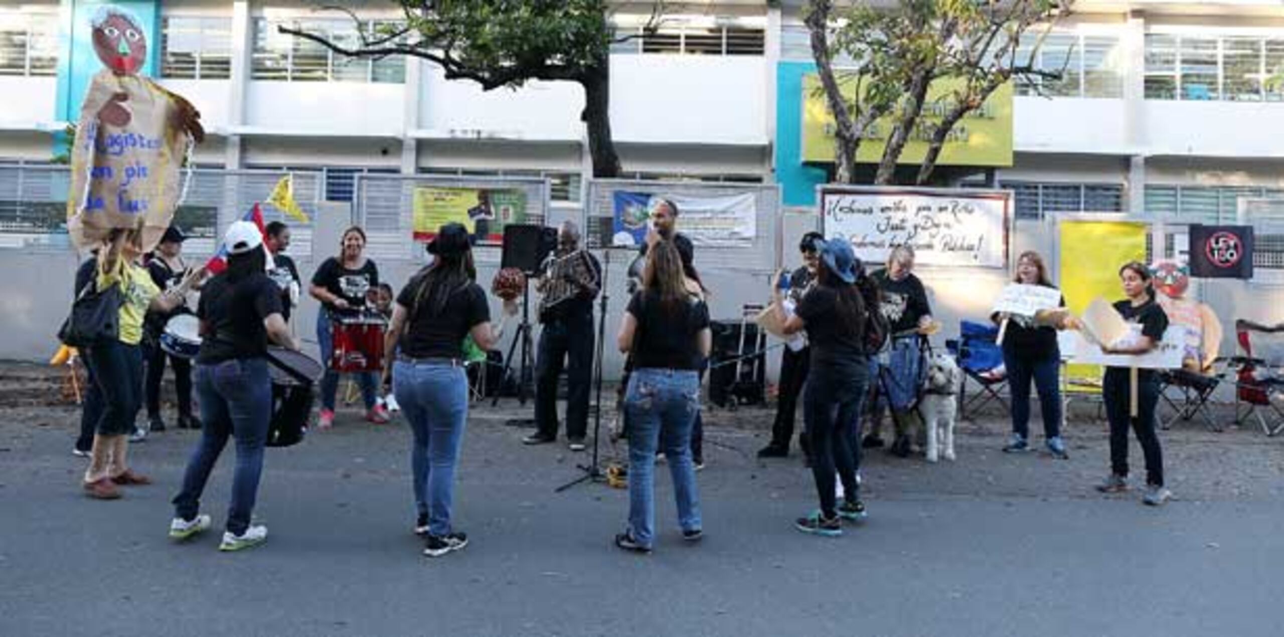 La maestra de la escuela elemental Rafael Cordero, también en Cataño, Sandra Roldán, dijo que con dos días de paro quizás "no se consigue nada". (jose.madera@gfrmedia.com)