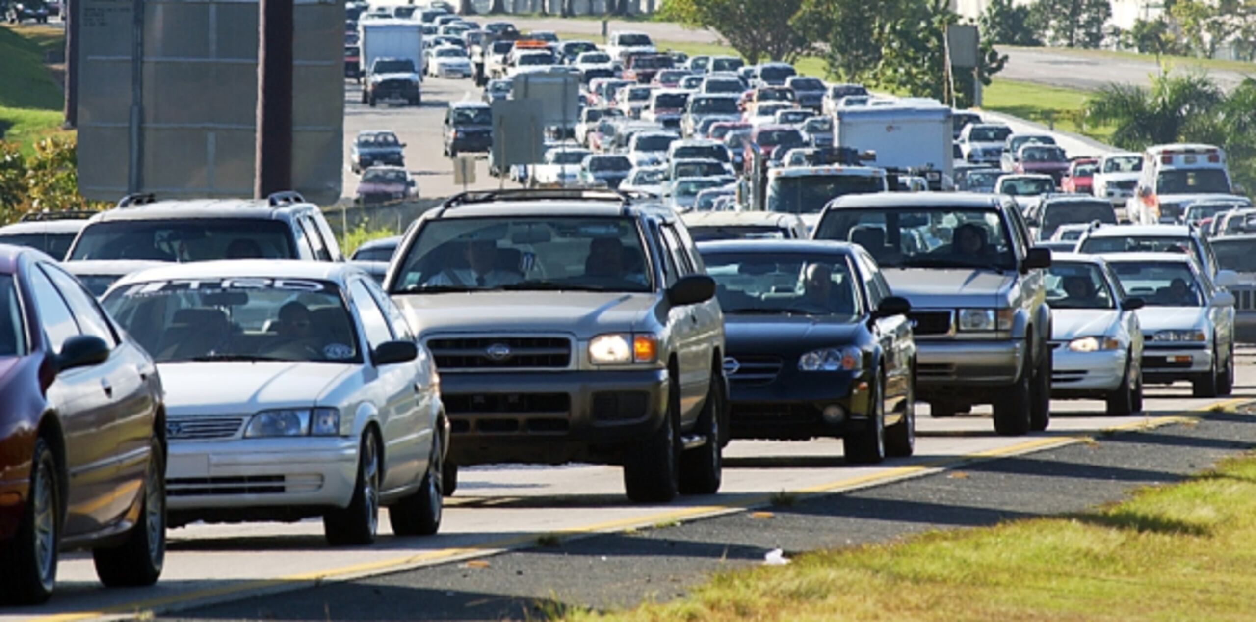 Los adultos en áreas  donde el trafico excedía los 60 decibeles estaban más propensos  a ser admitidos al hospital por un ataque al corazón. (Archivo)