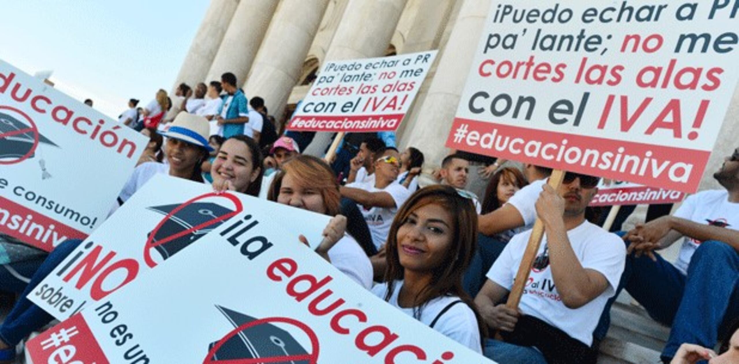 Durante la protesta se convocó a los asistentes a la marcha contra el IVA programada para el 5 de marzo próximo. (luis.alcala@gfrmedia.com)