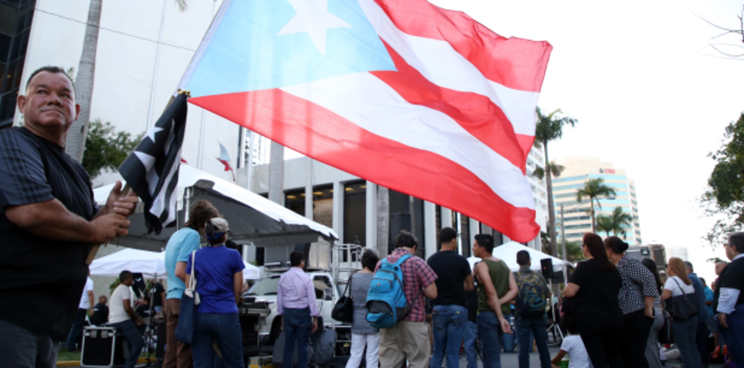 Manifestaciones celebradas ayer en lugares como Hato Rey previas a los eventos de hoy. (Archivo)